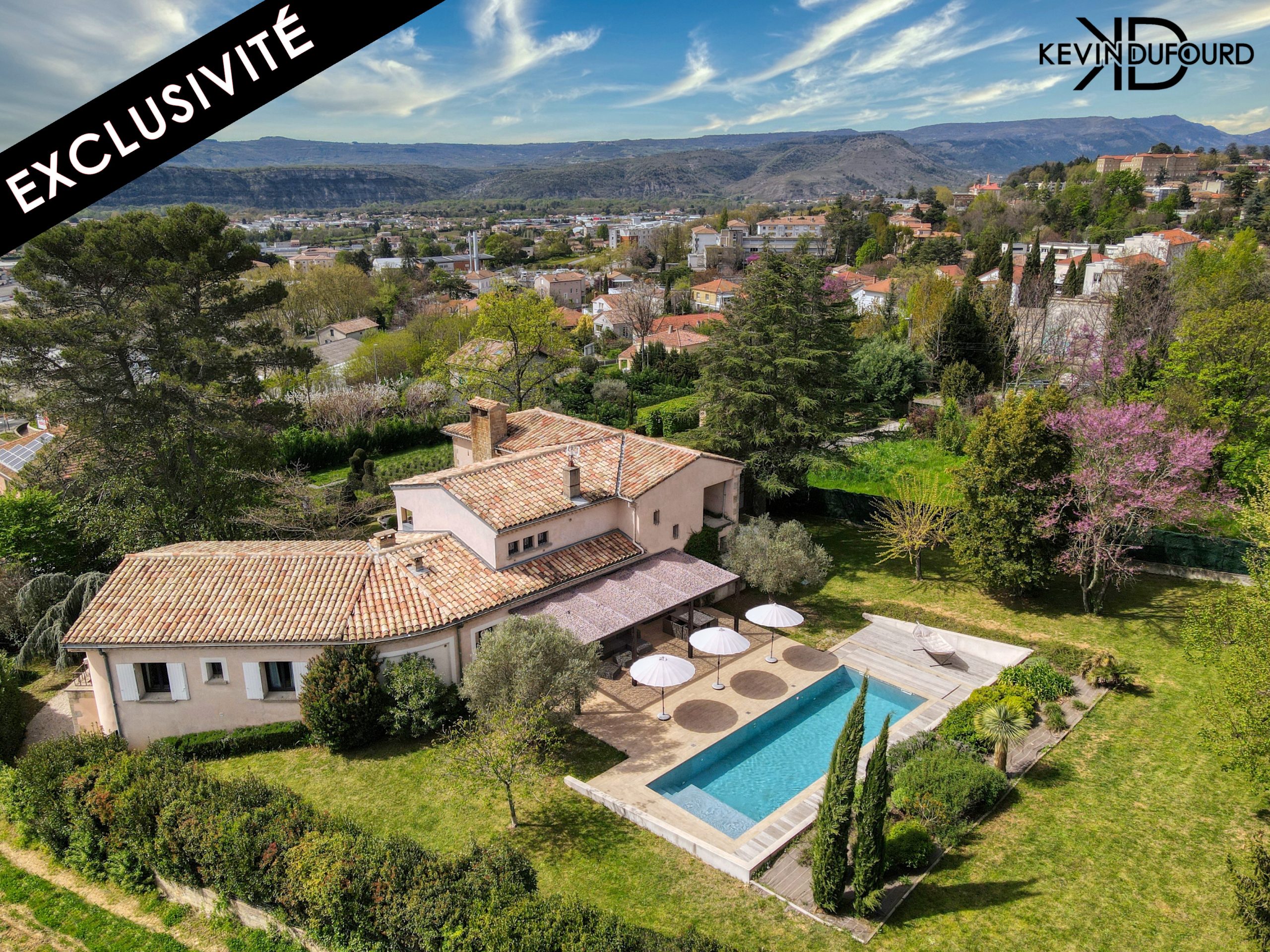 PROPRIETE de 400 m² avec terrain de 3.500 m² à AUBENAS
