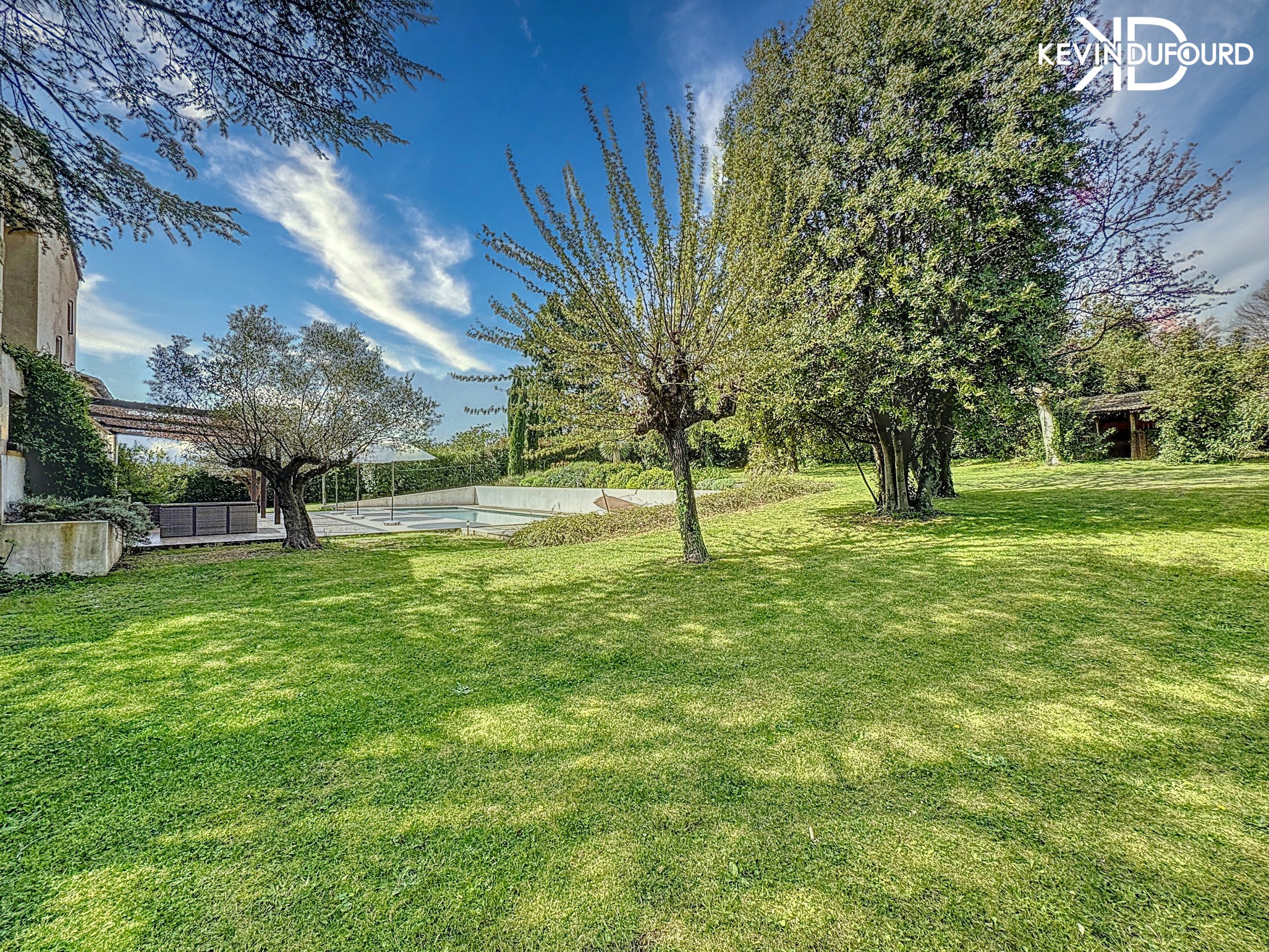 PROPRIETE de 400 m² avec terrain de 3.500 m² à AUBENAS