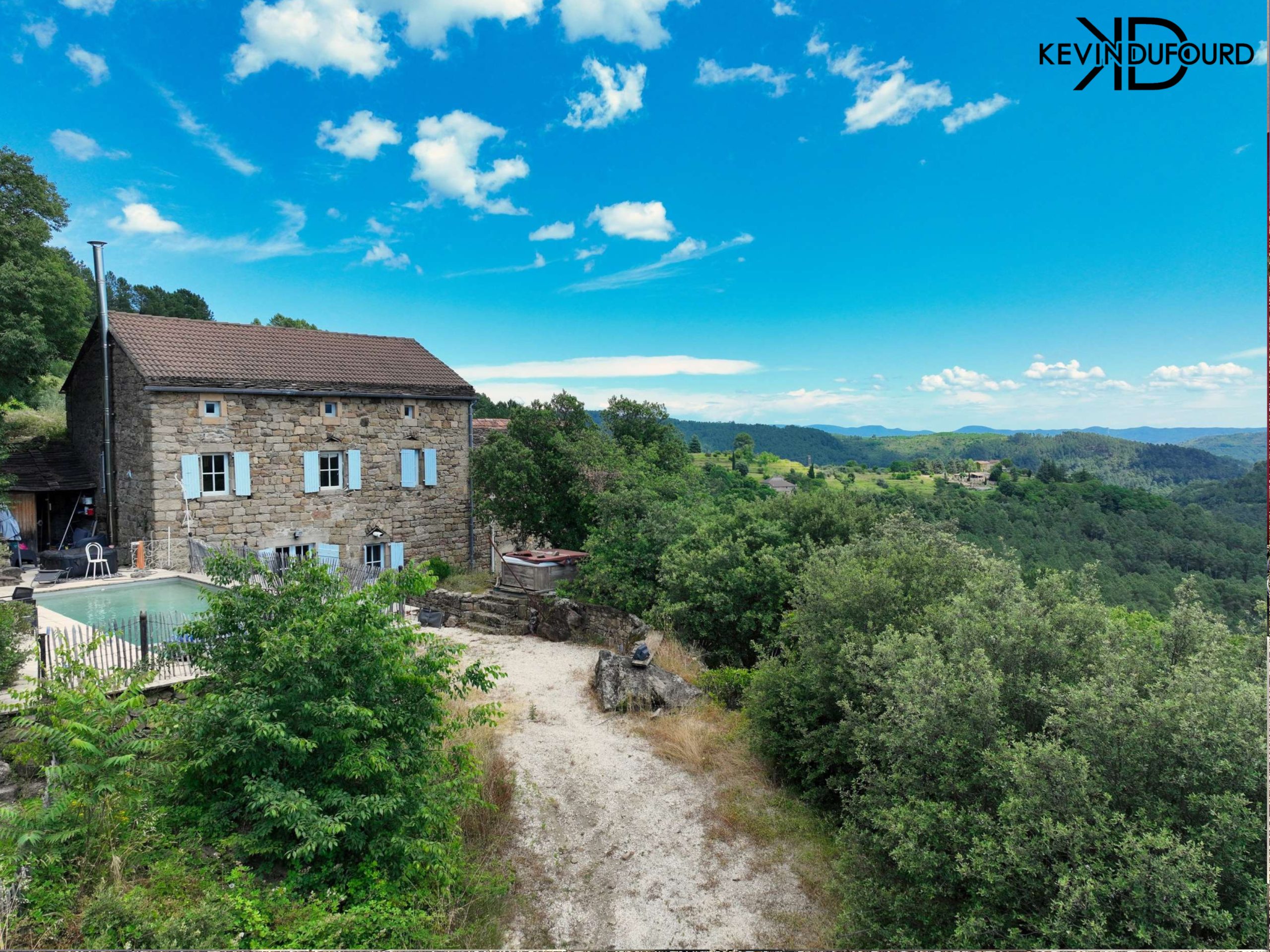 Mas de 315m² avec 2000m² de terrain à SAINT PIERRE SAINT JEAN