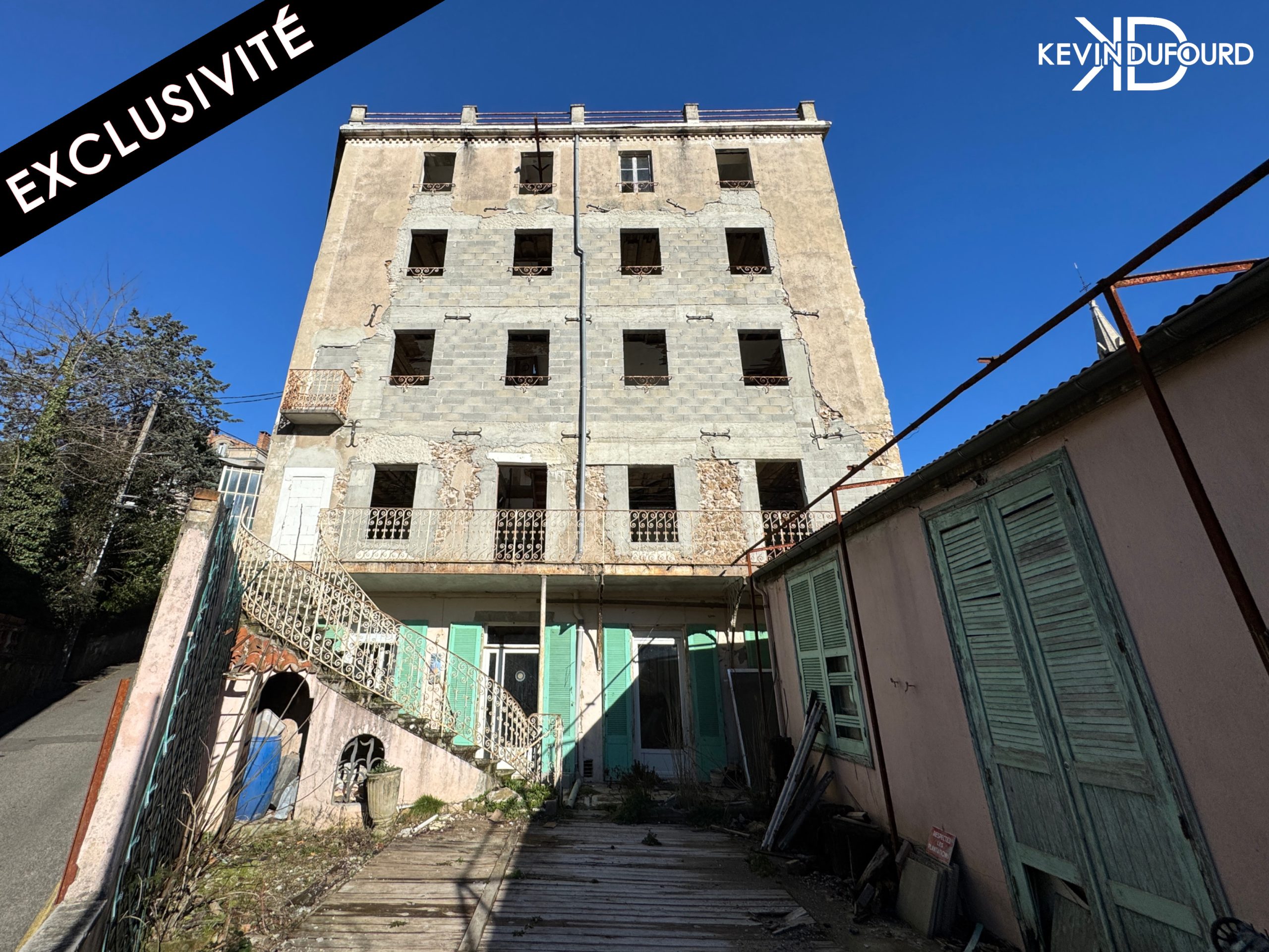 Immeuble de 300m² A RENOVER à VALS LES BAINS