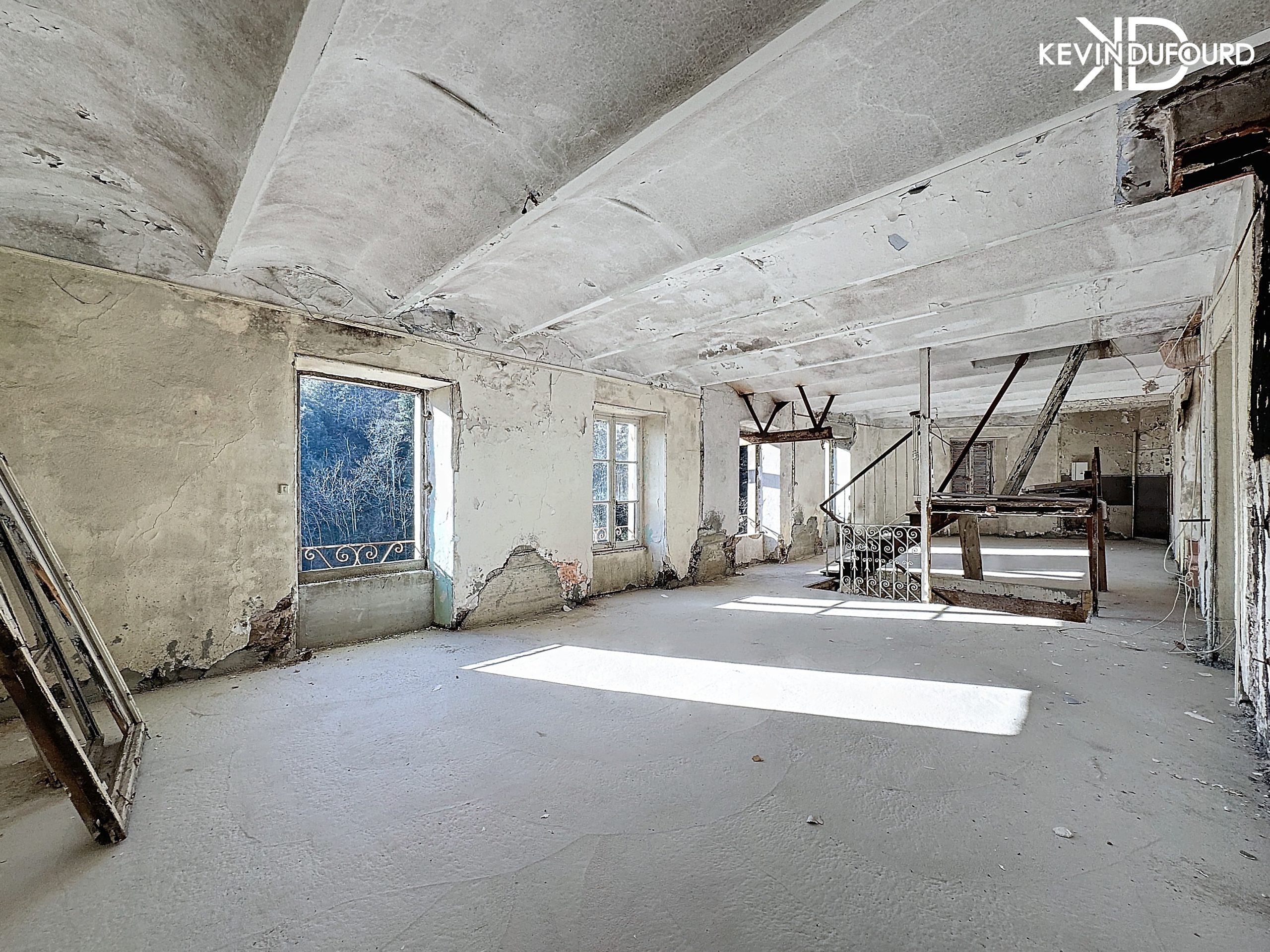 Immeuble de 300m² A RENOVER à VALS LES BAINS