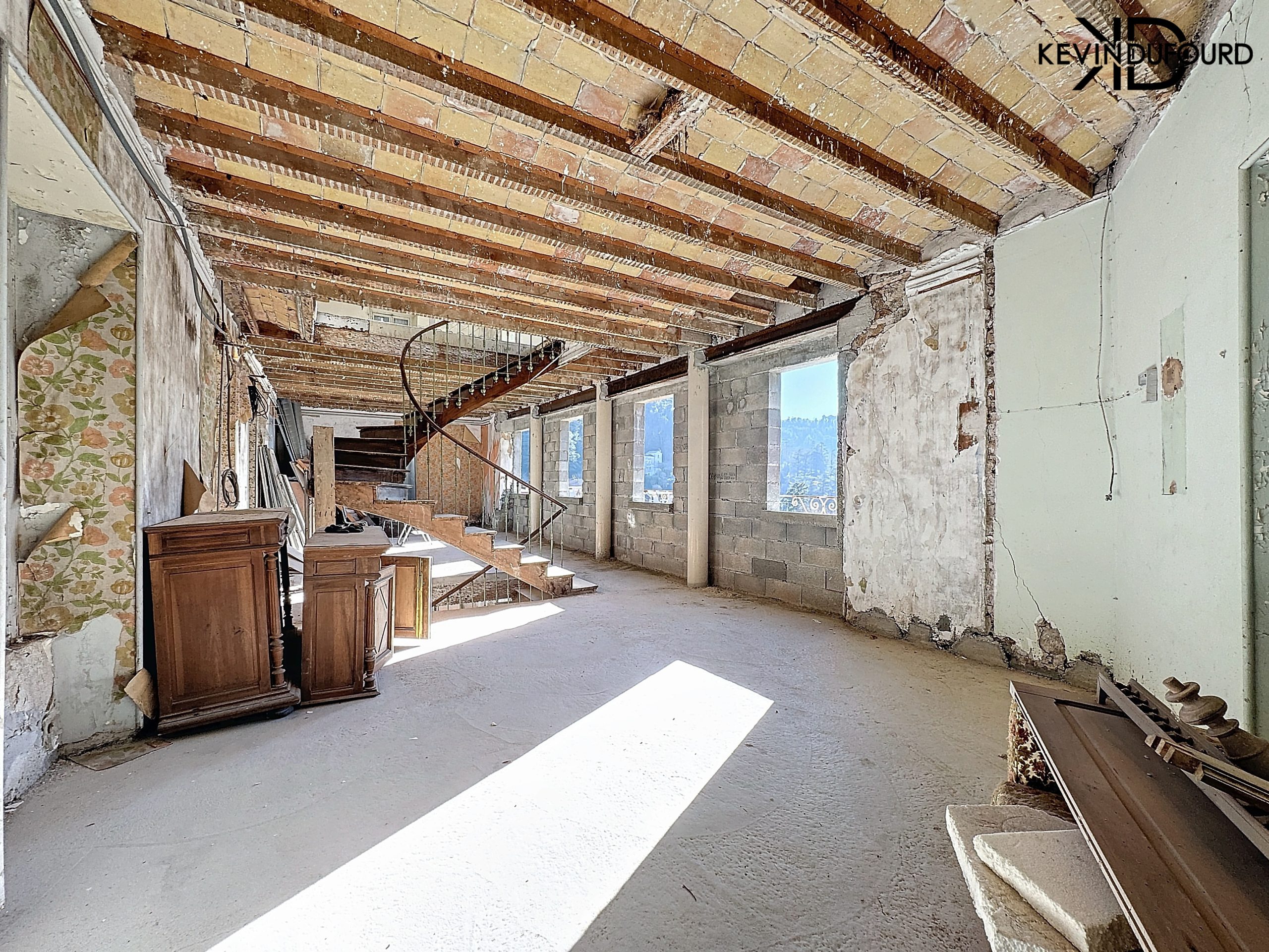Immeuble de 300m² A RENOVER à VALS LES BAINS