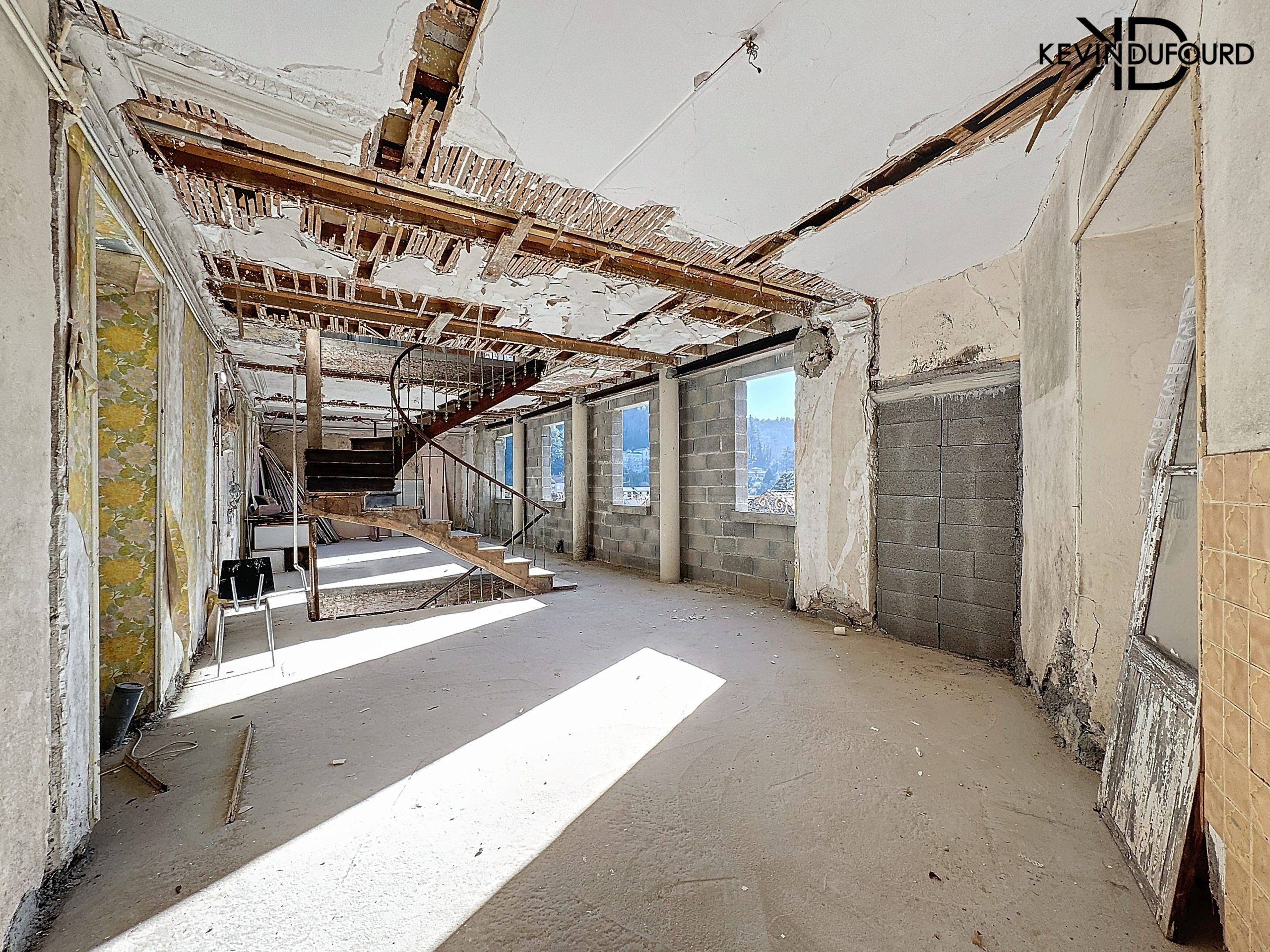 Immeuble de 300m² A RENOVER à VALS LES BAINS