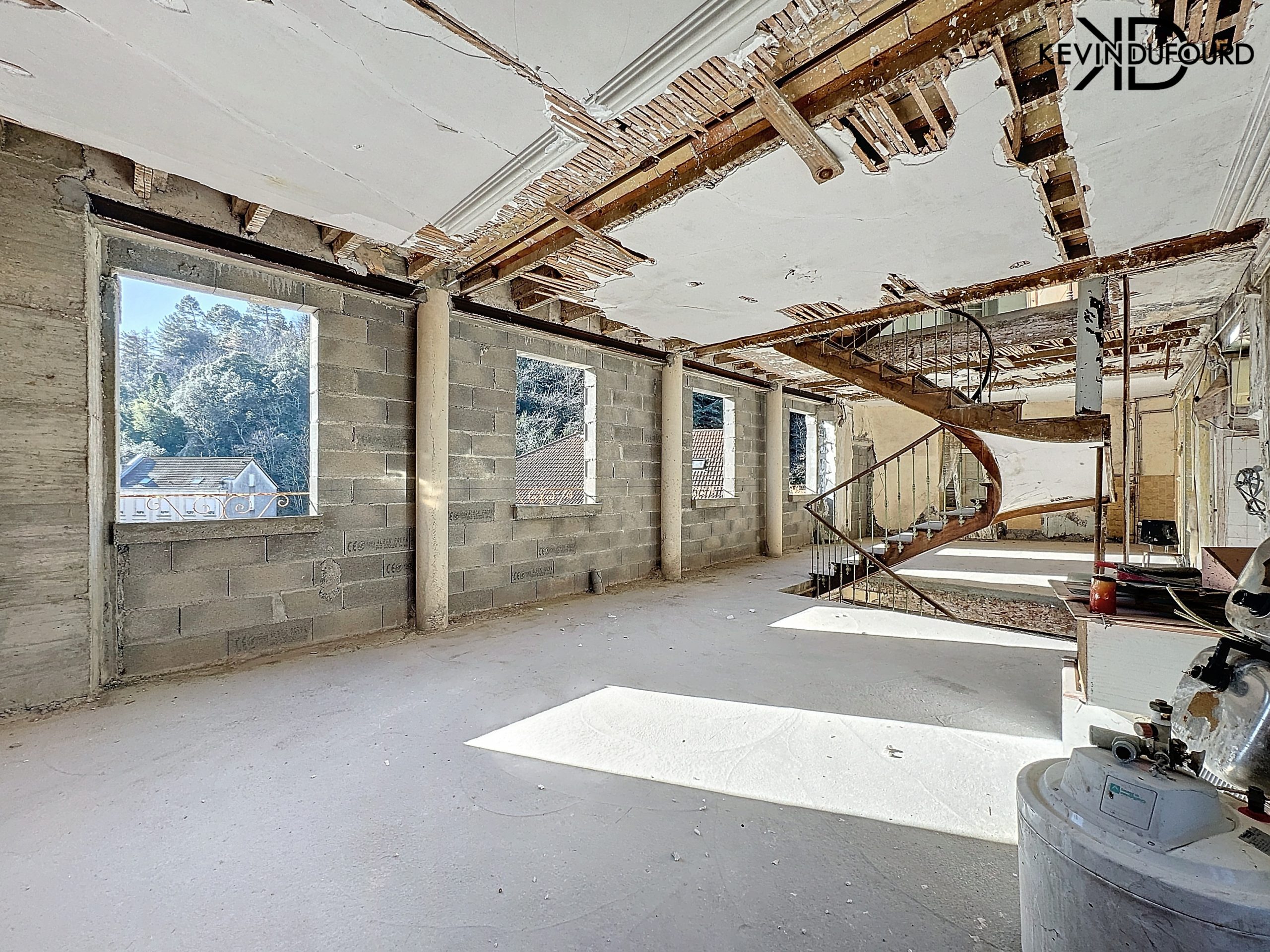 Immeuble de 300m² A RENOVER à VALS LES BAINS