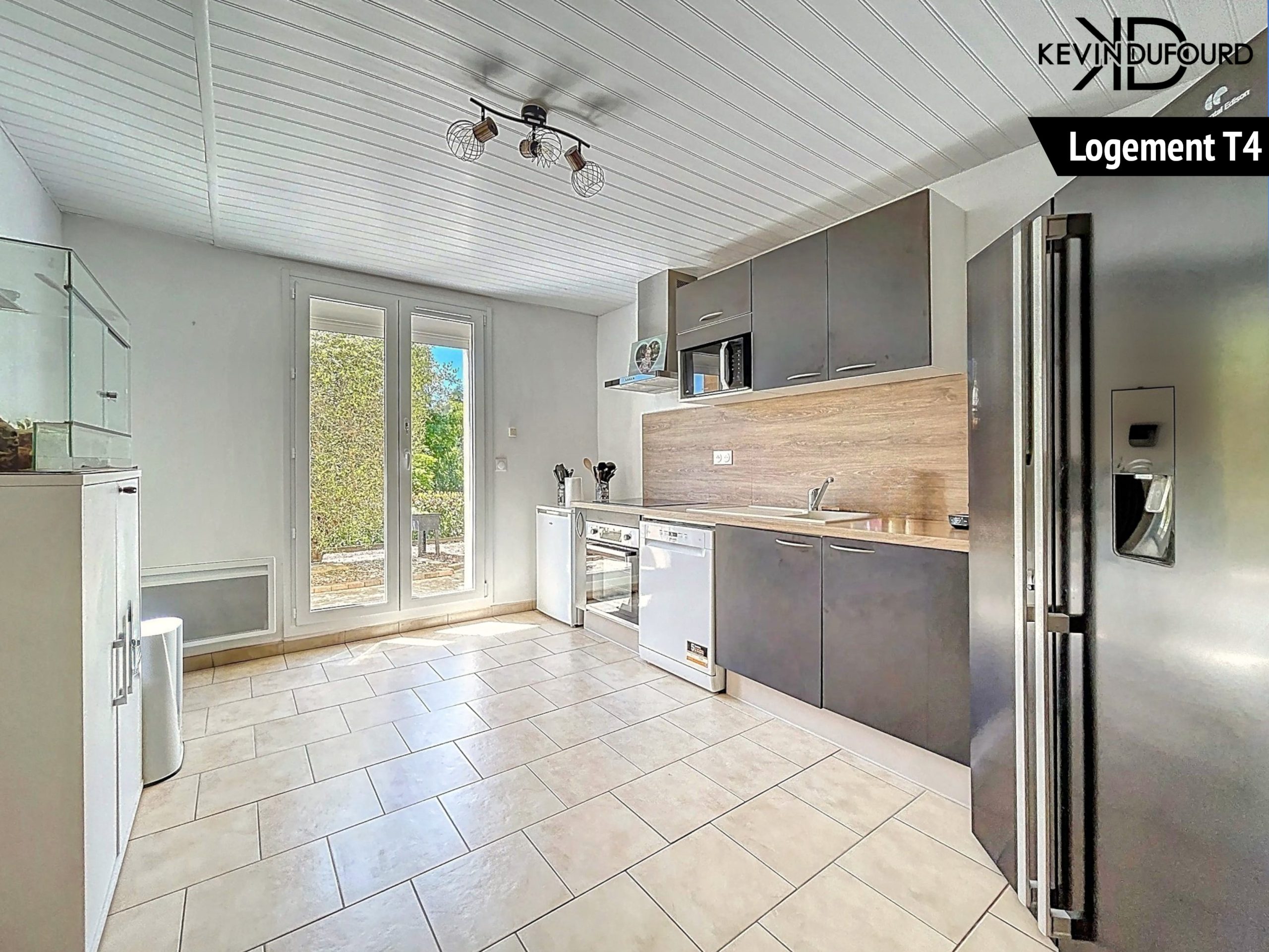 Maison avec 2 gîtes de 225 m² sur un terrain de 2990 m² à VALS LES BAINS