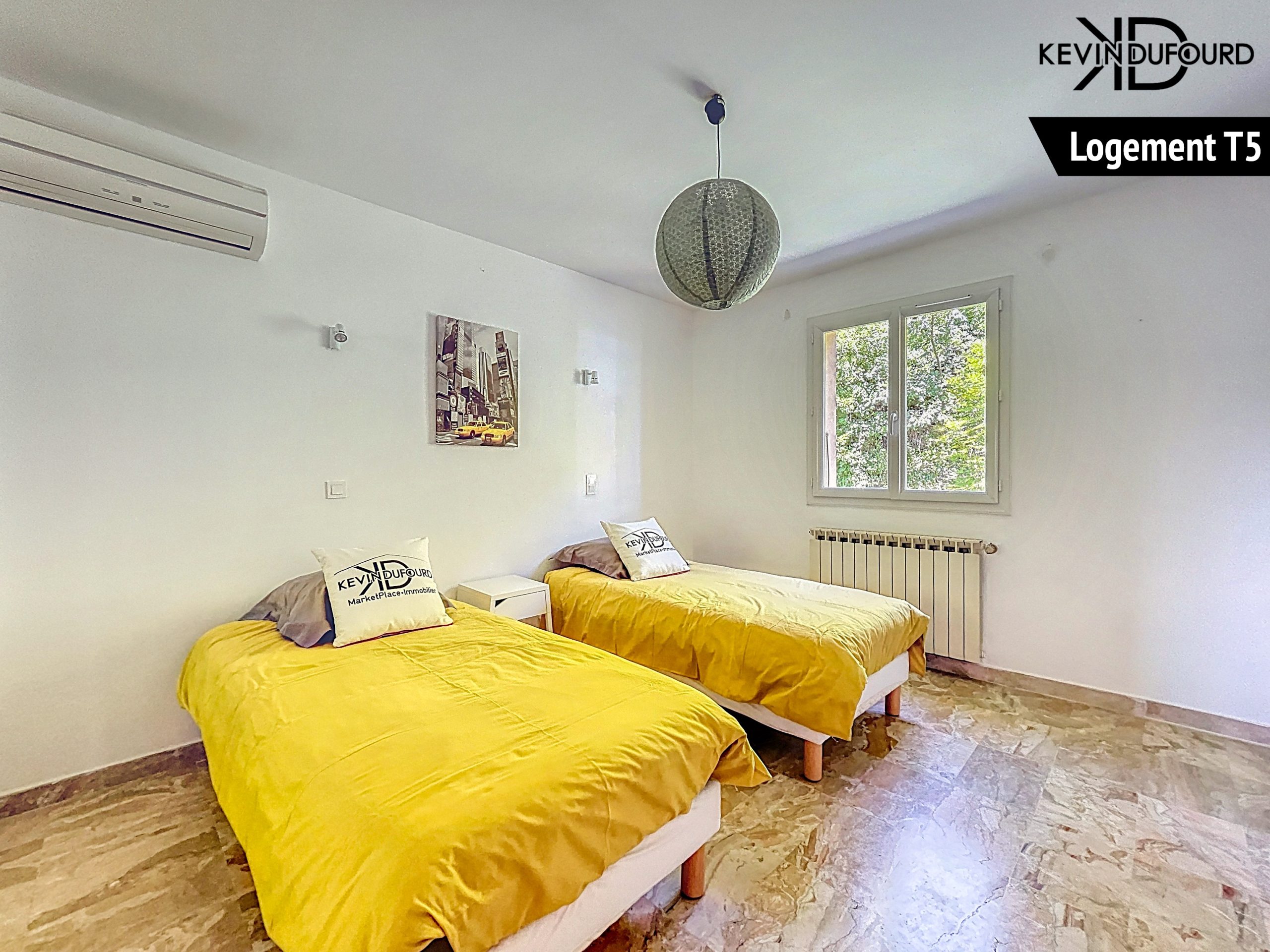 Maison avec 2 gîtes de 225 m² sur un terrain de 2990 m² à VALS LES BAINS