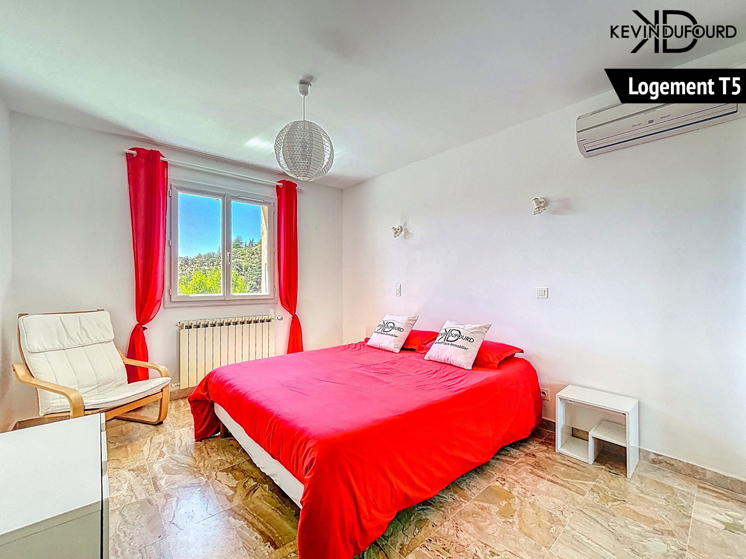Maison avec 2 gîtes de 225 m² sur un terrain de 2990 m² à VALS LES BAINS