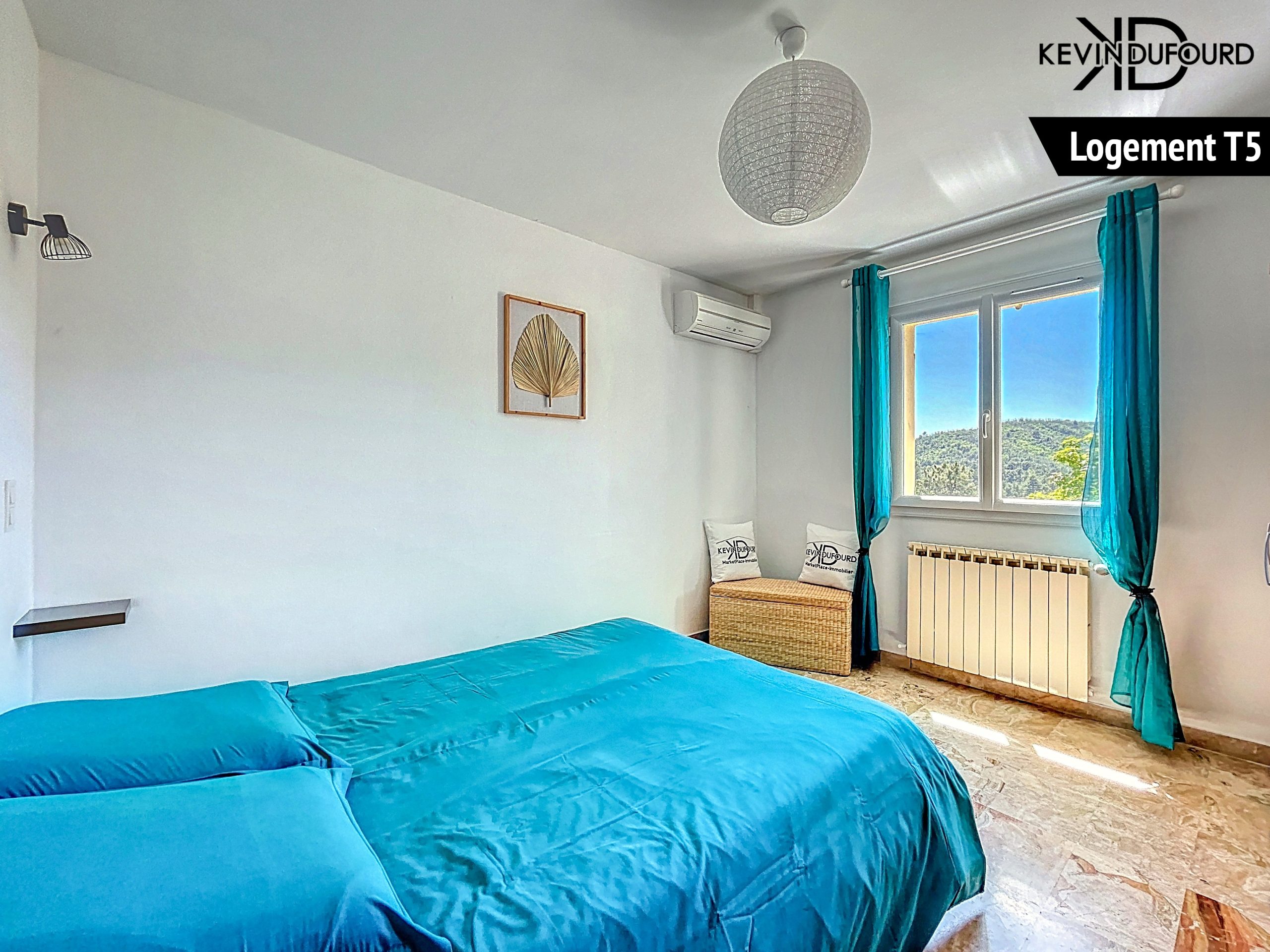 Maison avec 2 gîtes de 225 m² sur un terrain de 2990 m² à VALS LES BAINS