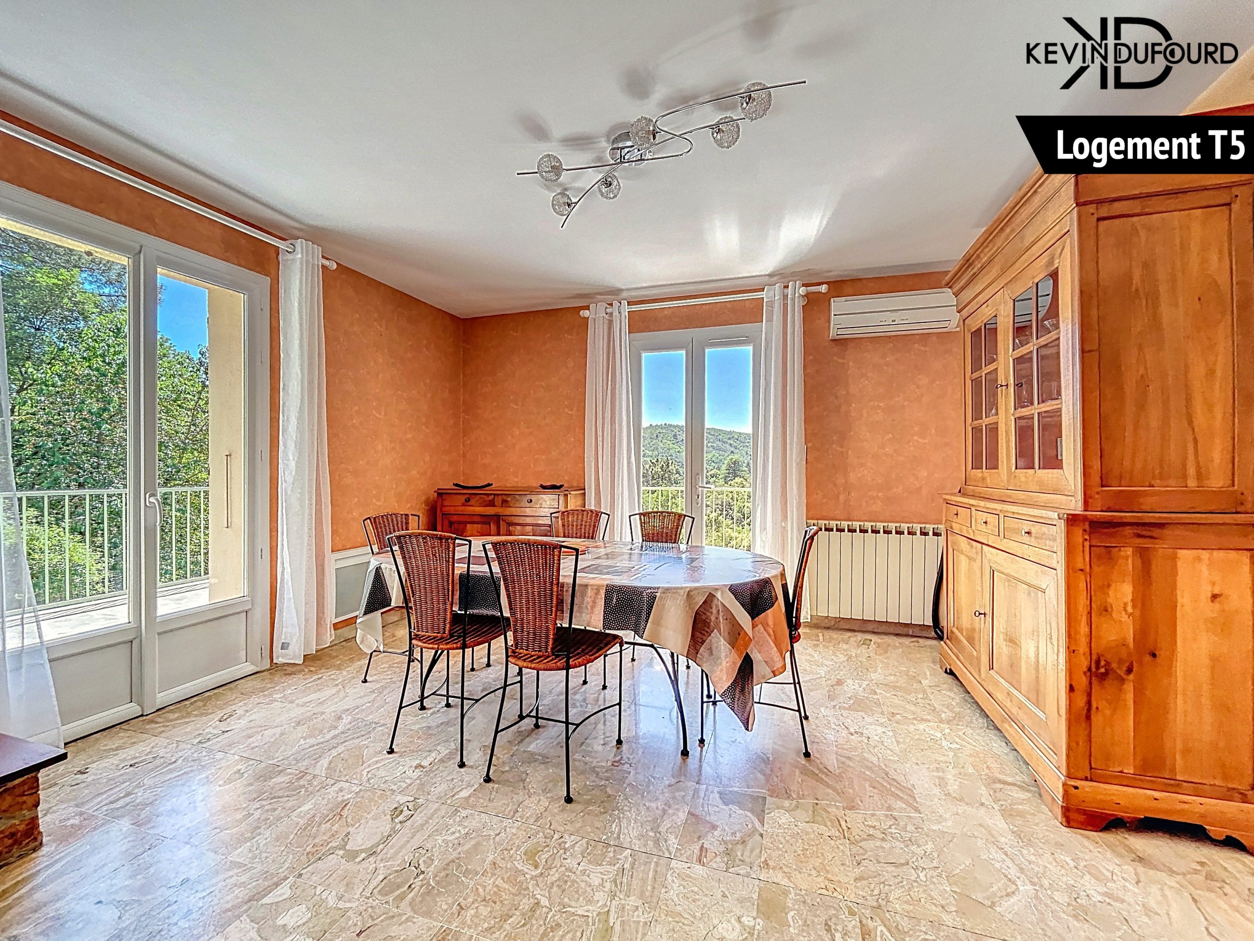 Maison avec 2 gîtes de 225 m² sur un terrain de 2990 m² à VALS LES BAINS