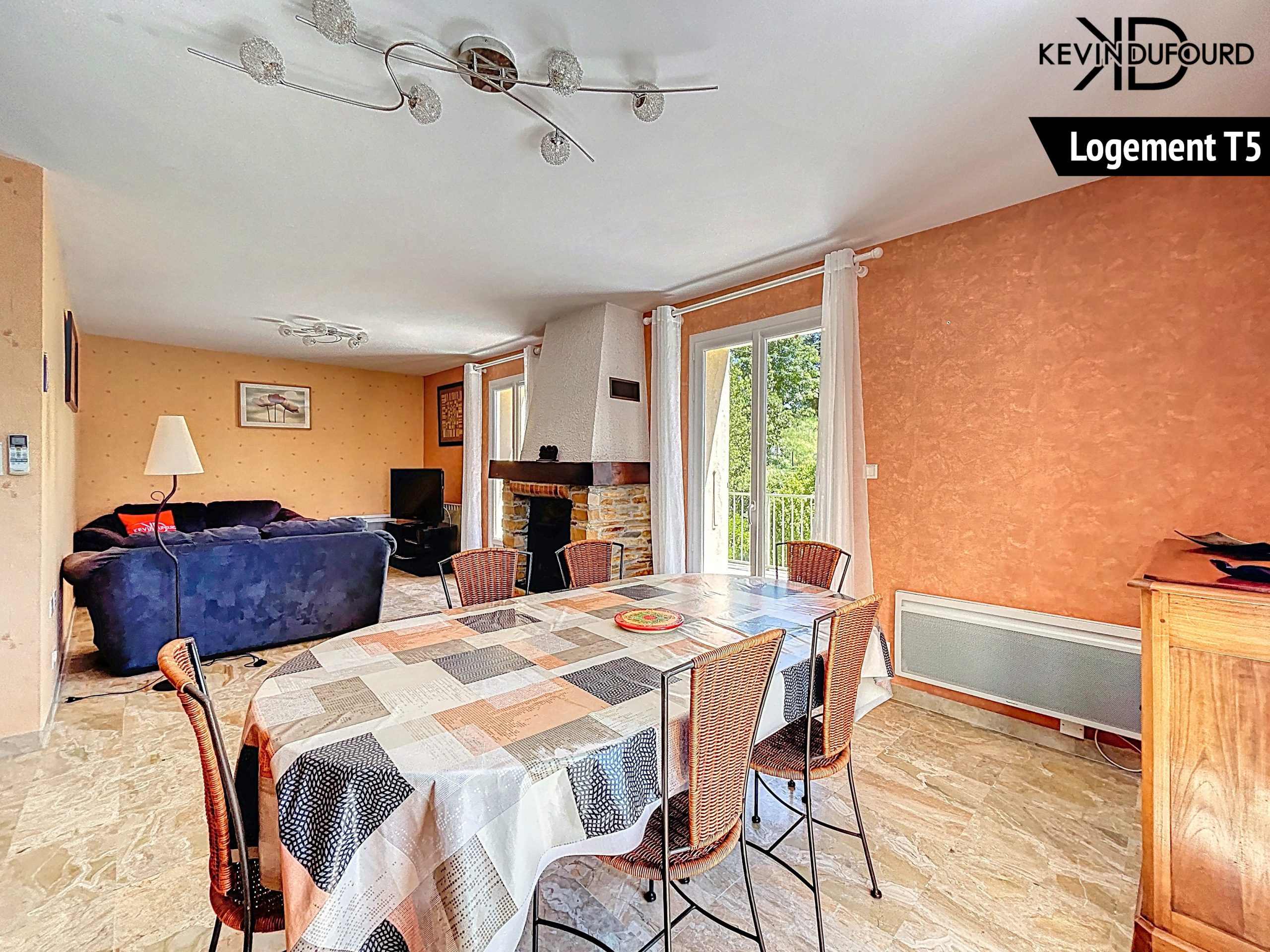 Maison avec 2 gîtes de 225 m² sur un terrain de 2990 m² à VALS LES BAINS