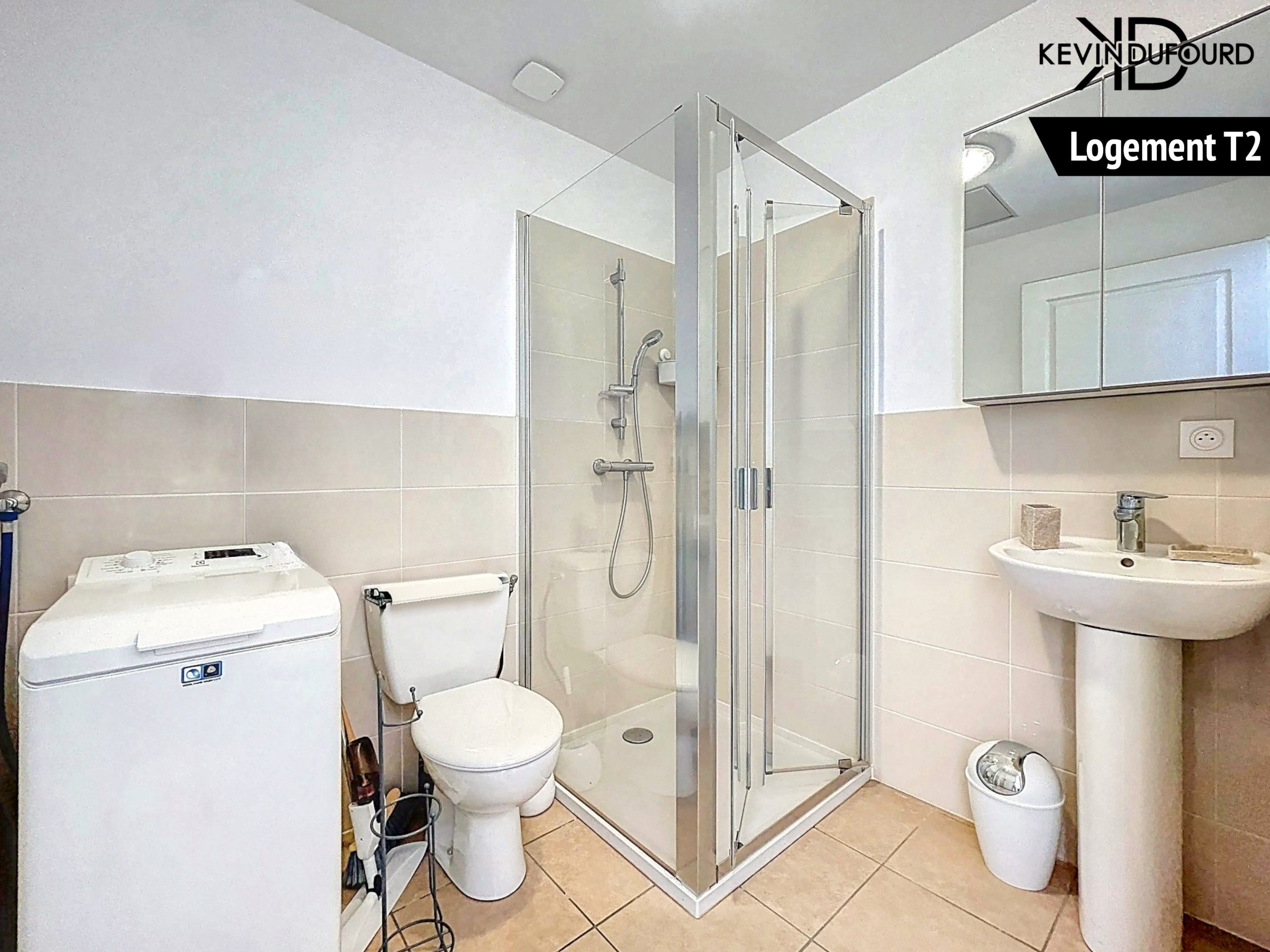 Maison avec 2 gîtes de 225 m² sur un terrain de 2990 m² à VALS LES BAINS