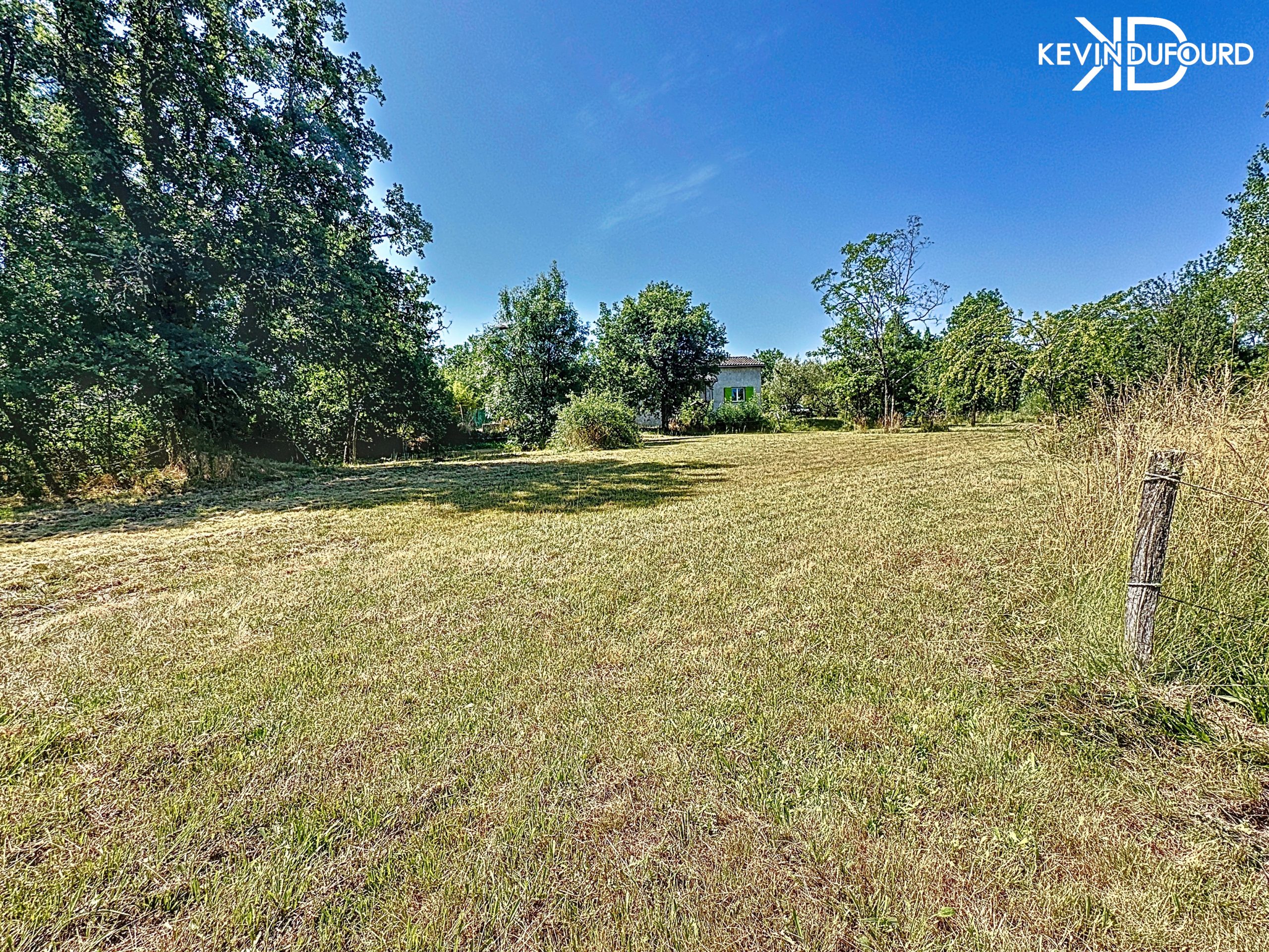Maison de 180 m² sur un terrain de 8800 m² à LABLACHERE