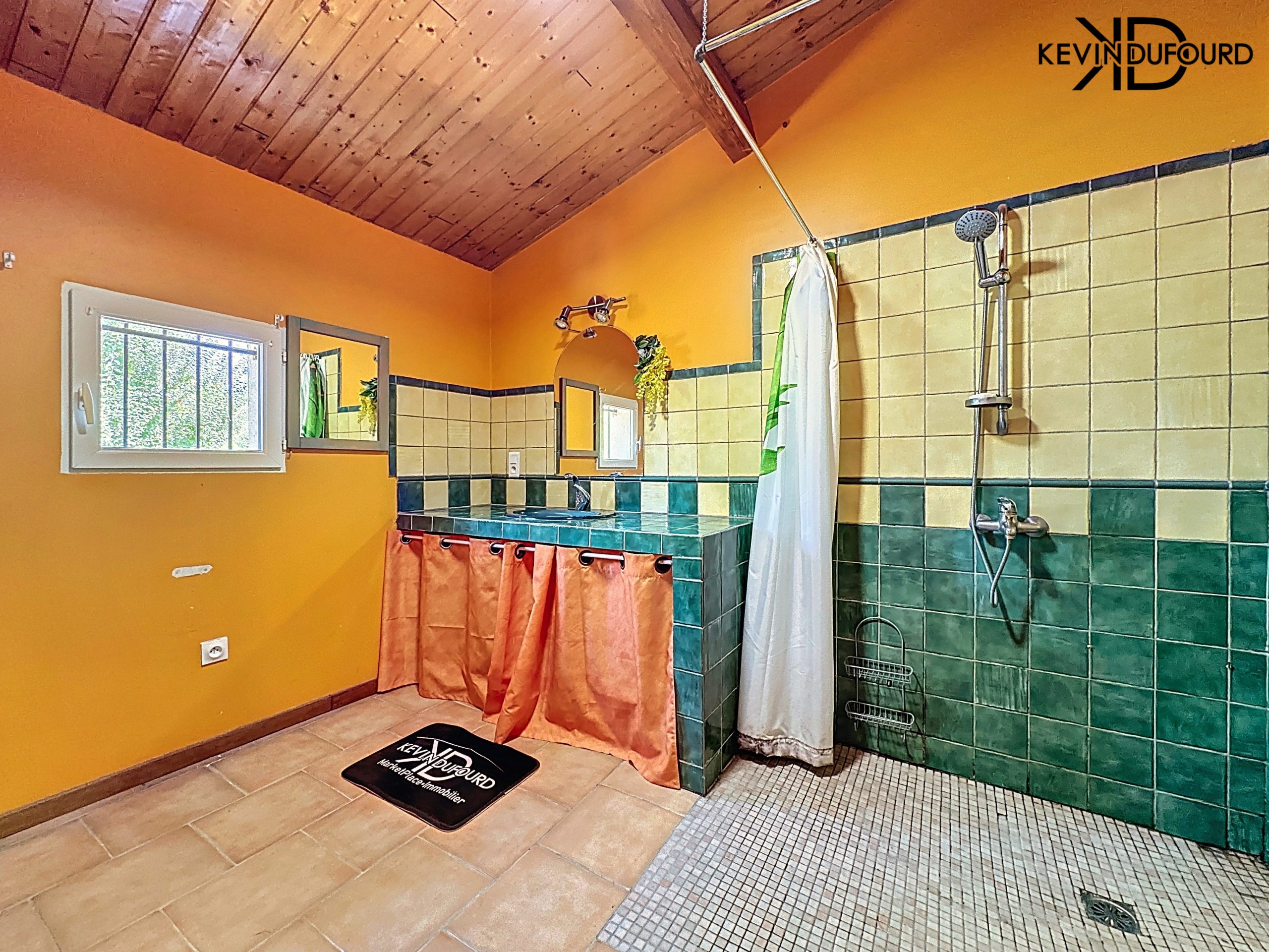Maison de 180 m² sur un terrain de 8800 m² à LABLACHERE