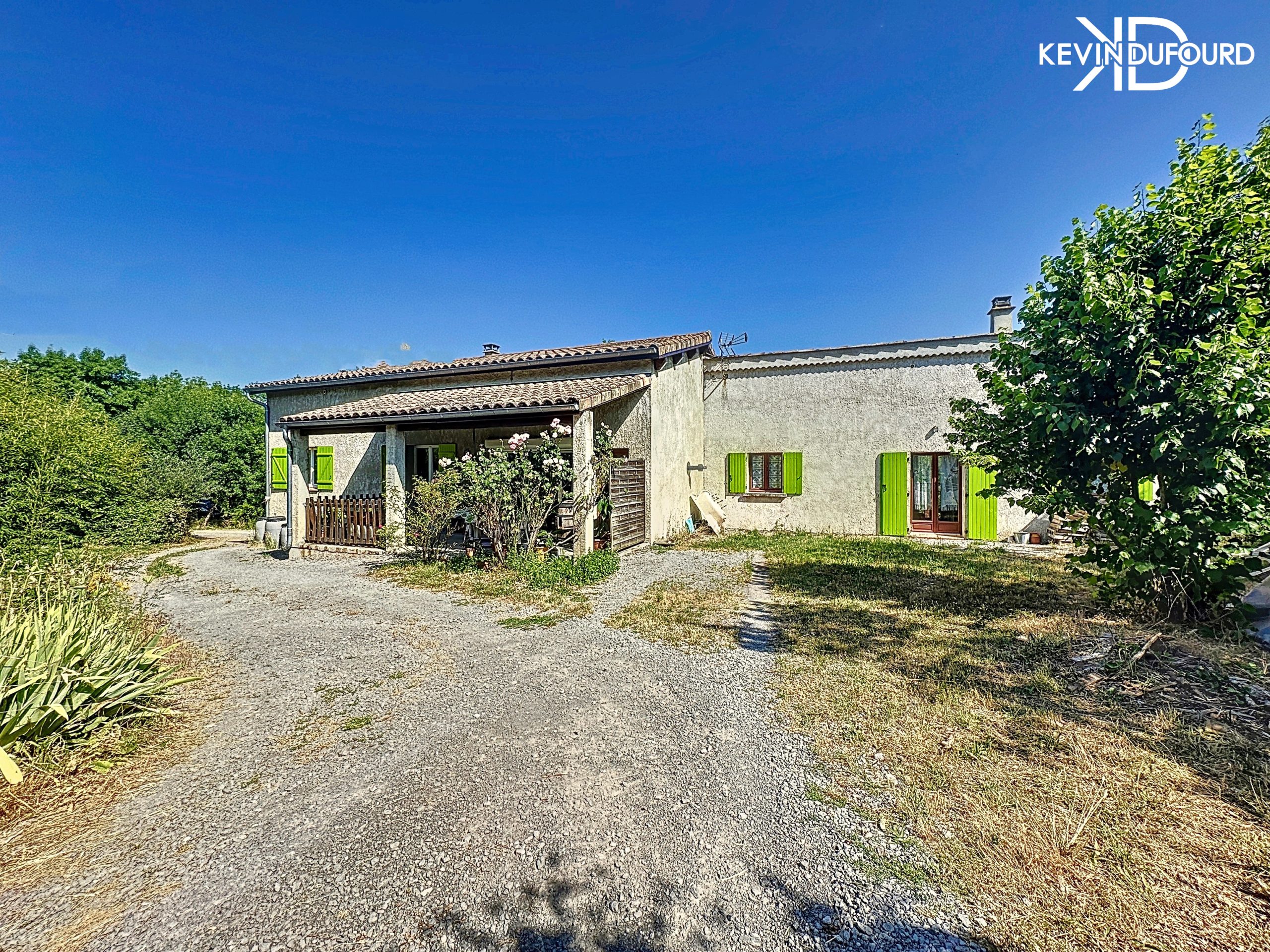 Maison de 180 m² sur un terrain de 8800 m² à LABLACHERE