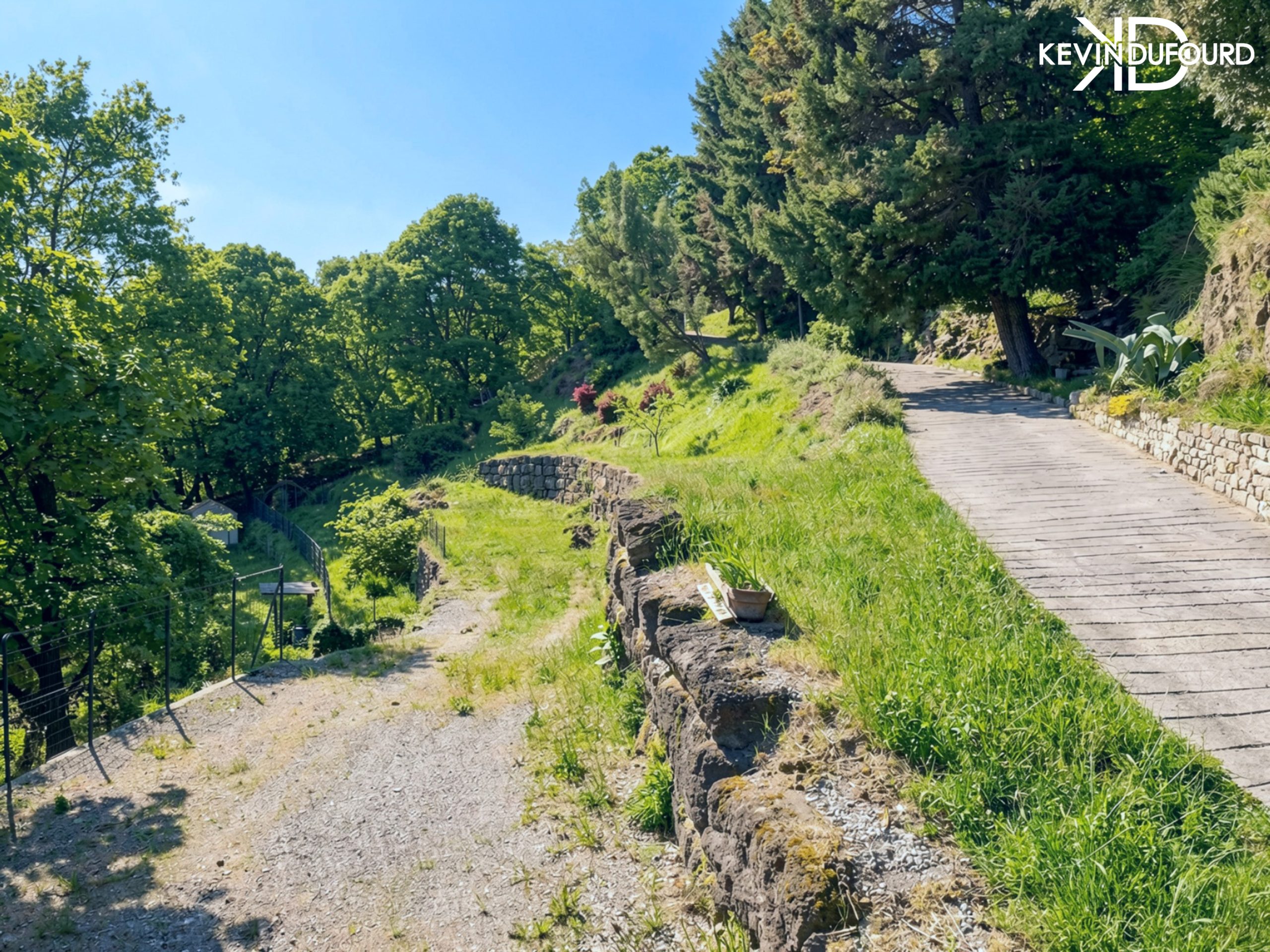 Maison de 150m² sur un terrain de 10.000m² à CHIROLS