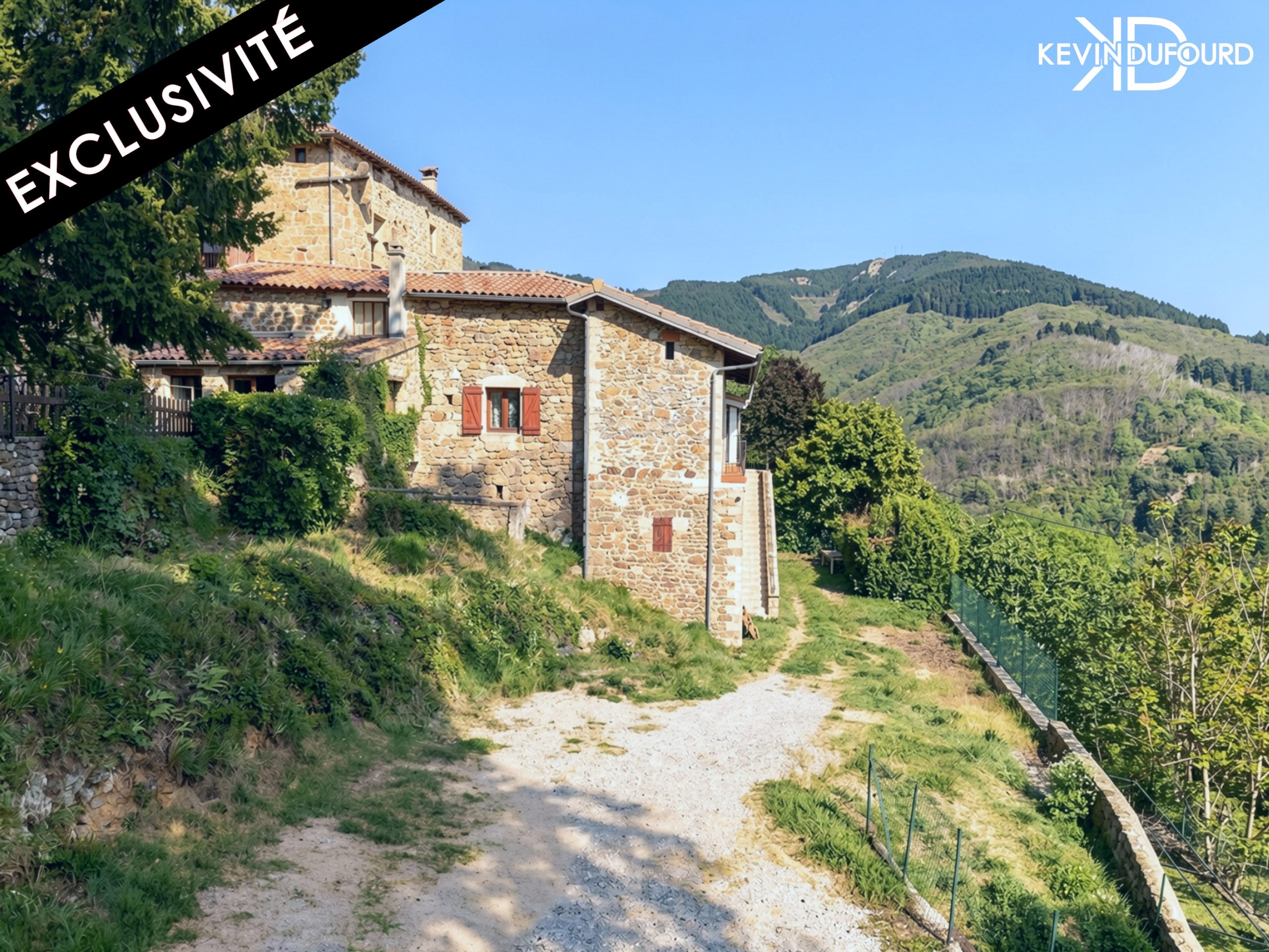 Maison de 150m² sur un terrain de 10.000m² à CHIROLS