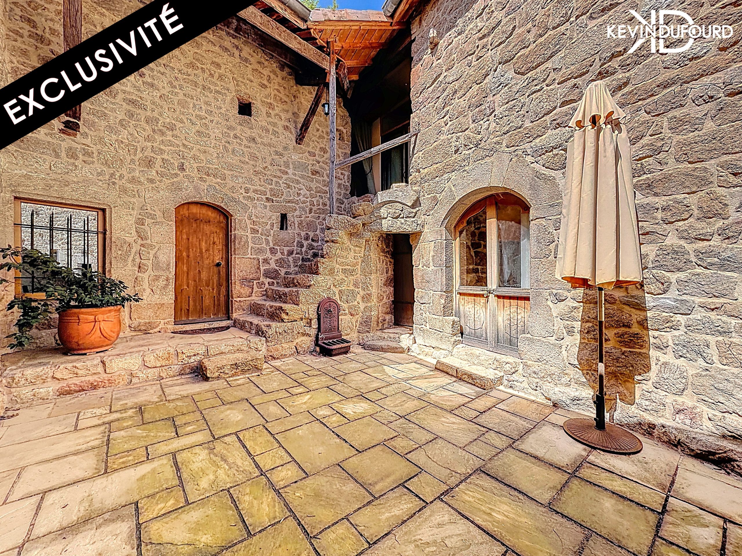 Mas de 350m² sur un terrain de 3300m² à THUEYTS