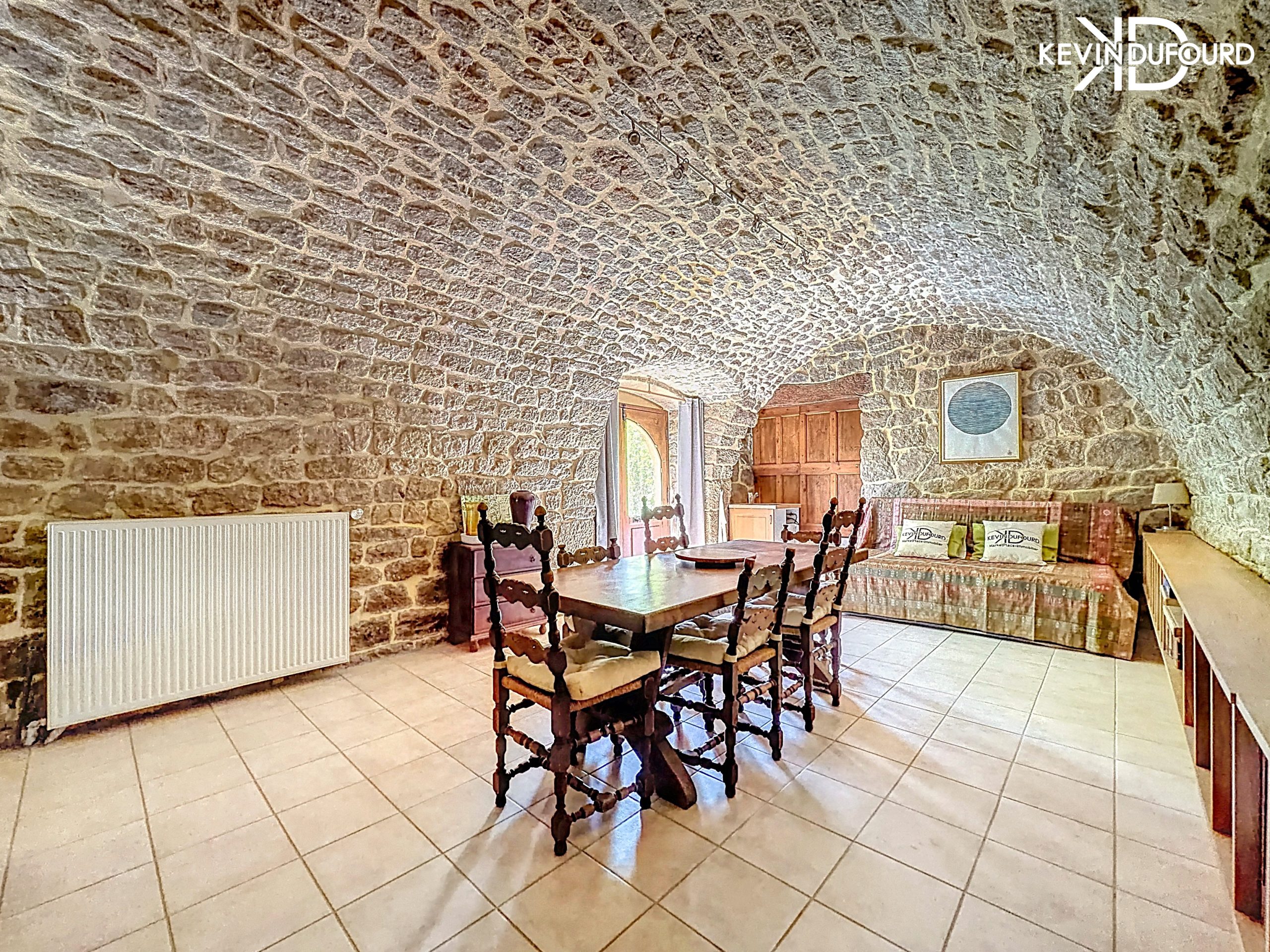 Mas de 350m² sur un terrain de 3300m² à THUEYTS