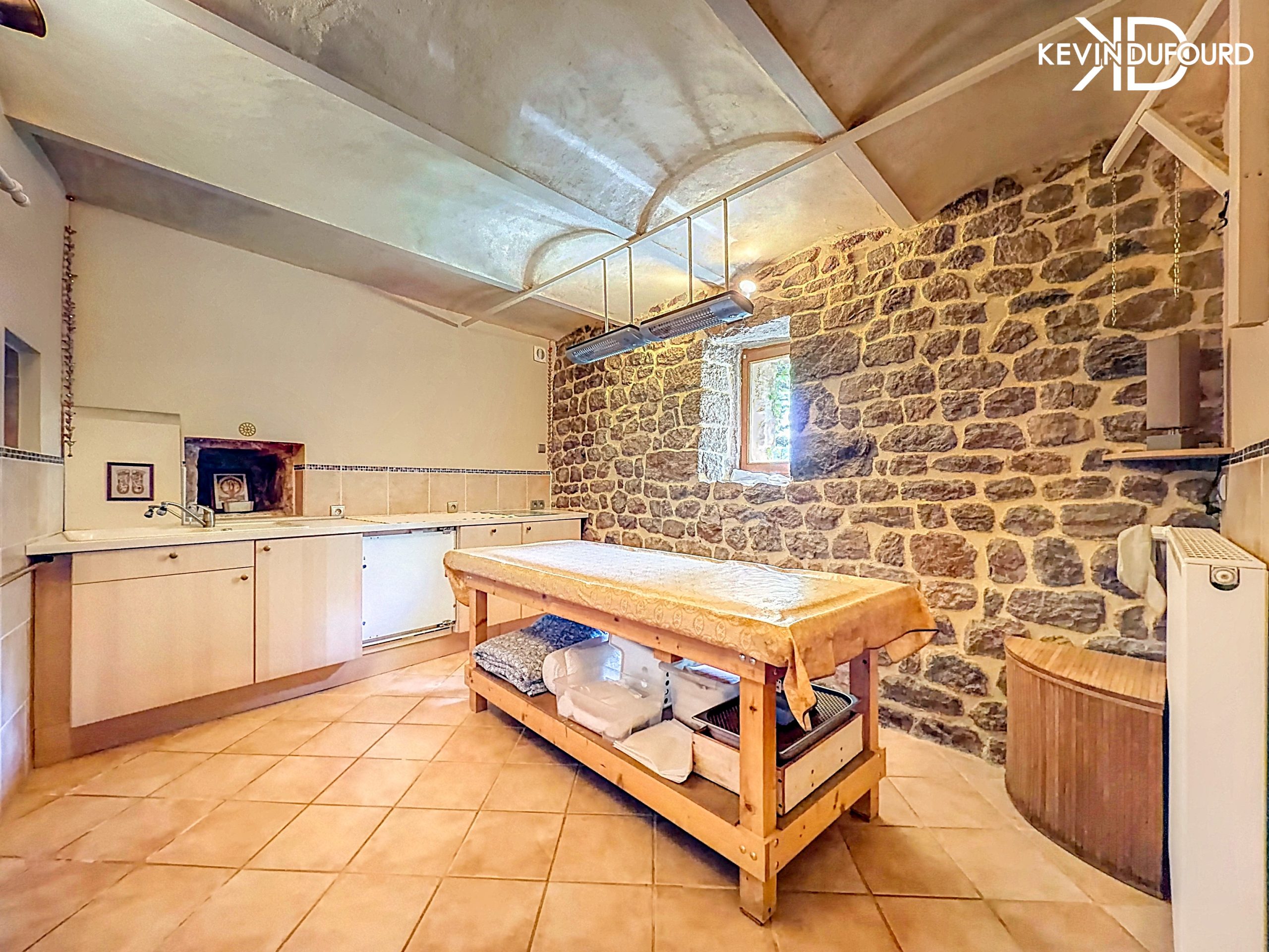 Mas de 350m² sur un terrain de 3300m² à THUEYTS