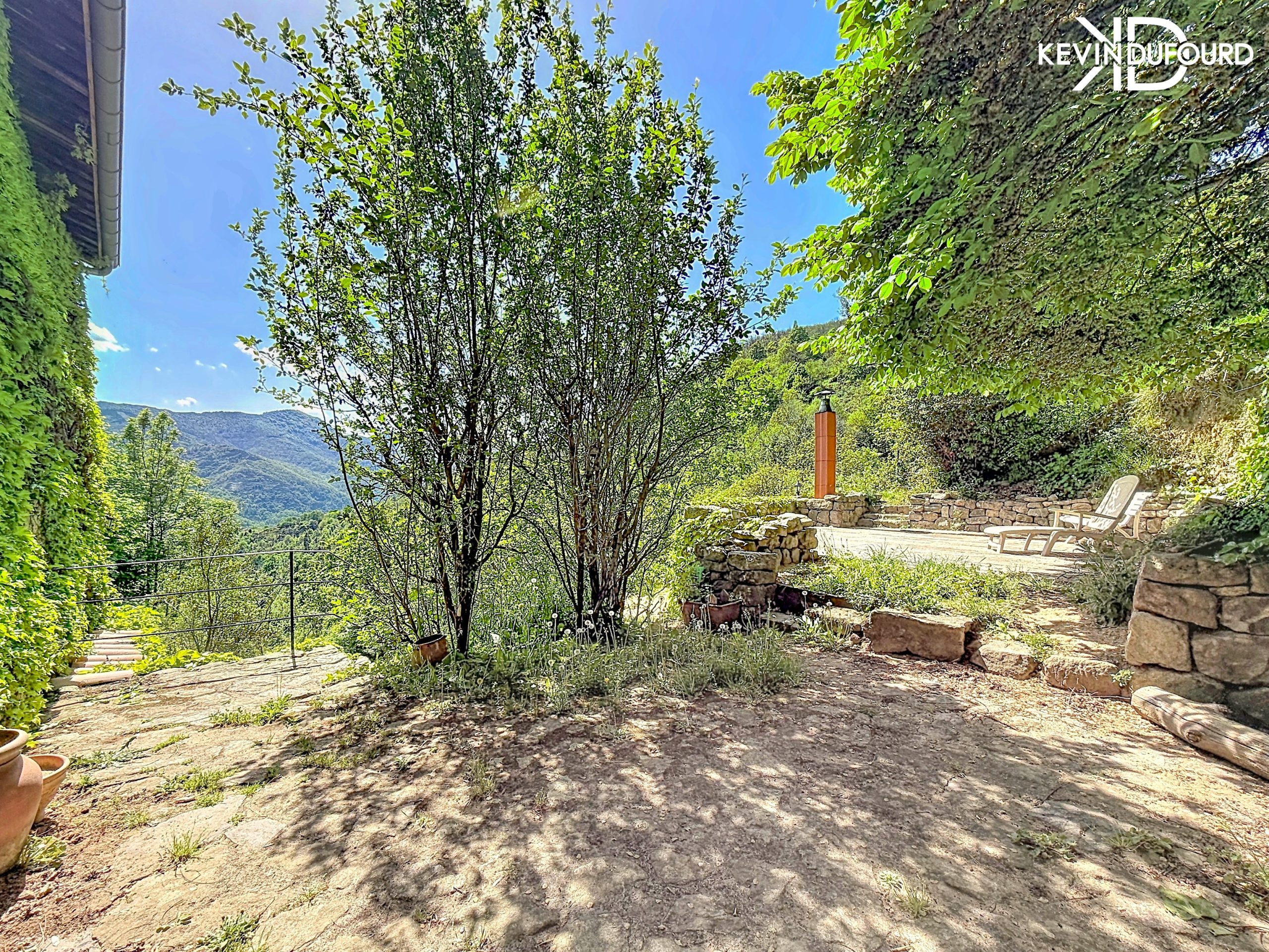 Mas de 350m² sur un terrain de 3300m² à THUEYTS
