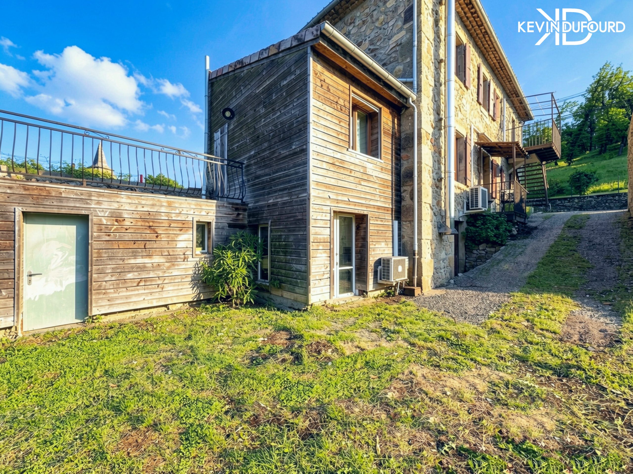 Maison de village de 115m² sur un terrain de 900m² à SAINT ETIENNE DE BOULOGNE