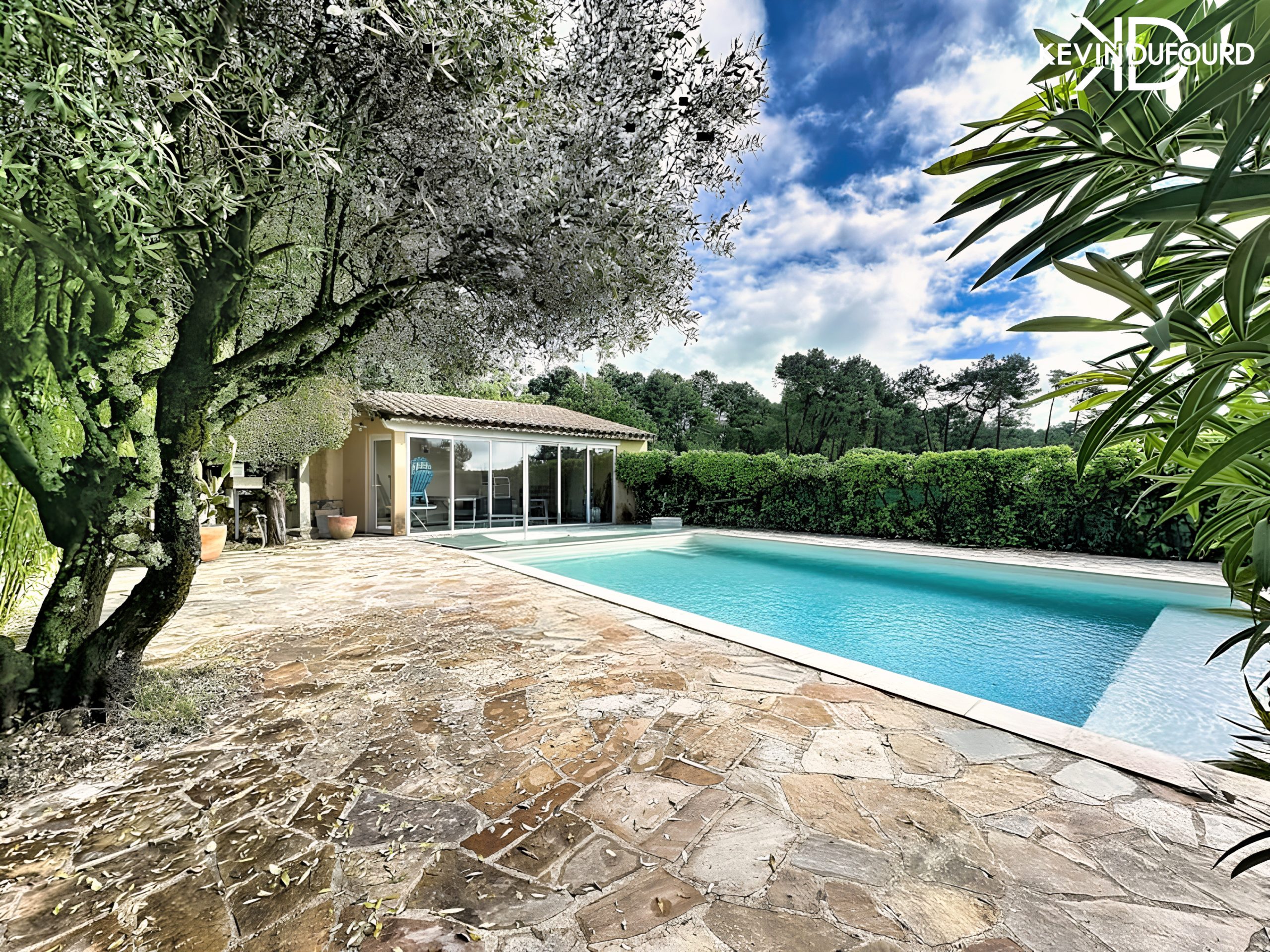 Ensemble immobilier de 150m² sur un terrain de 1.080m² à UCEL