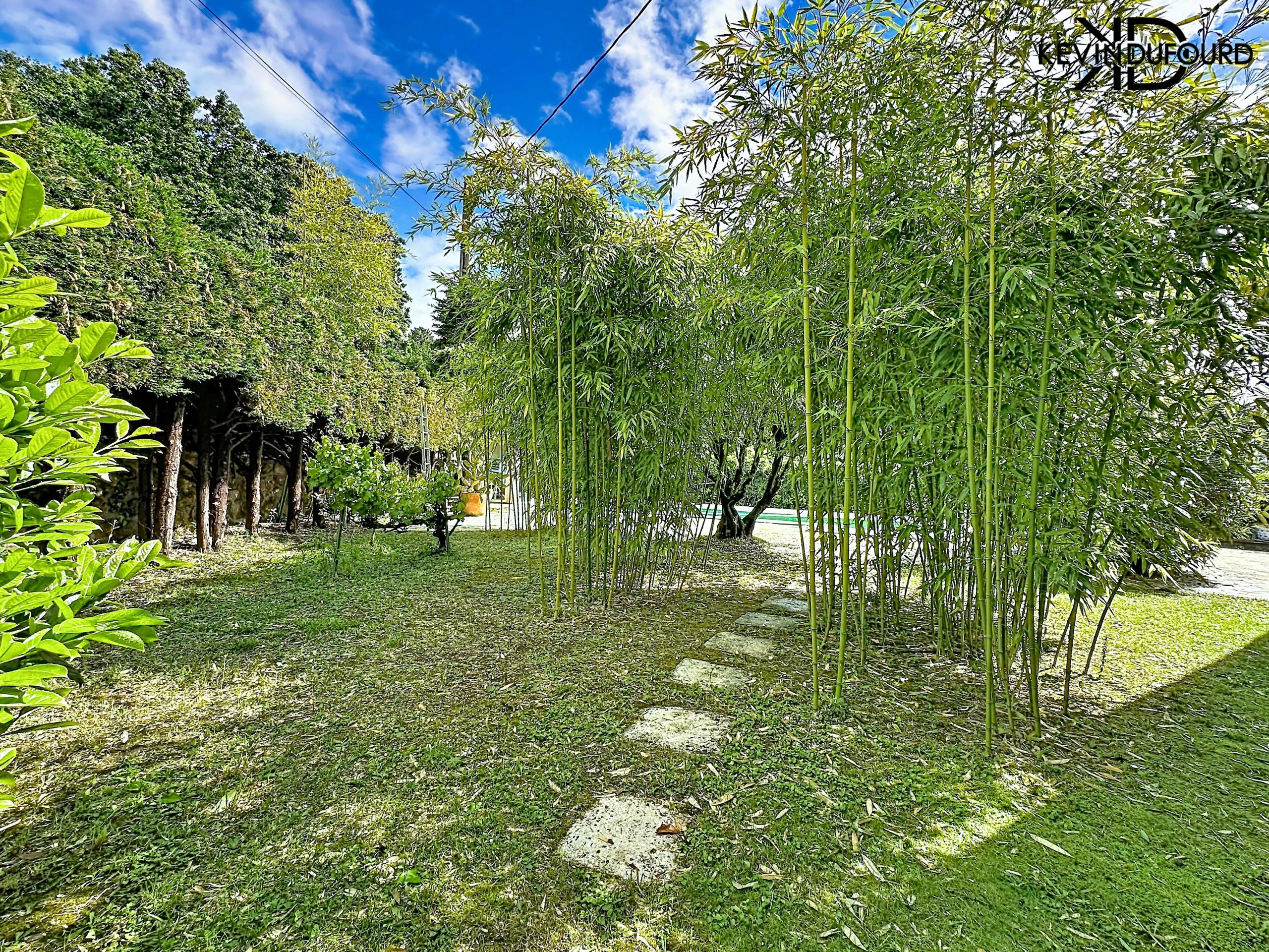 Ensemble immobilier de 150m² sur un terrain de 1.080m² à UCEL