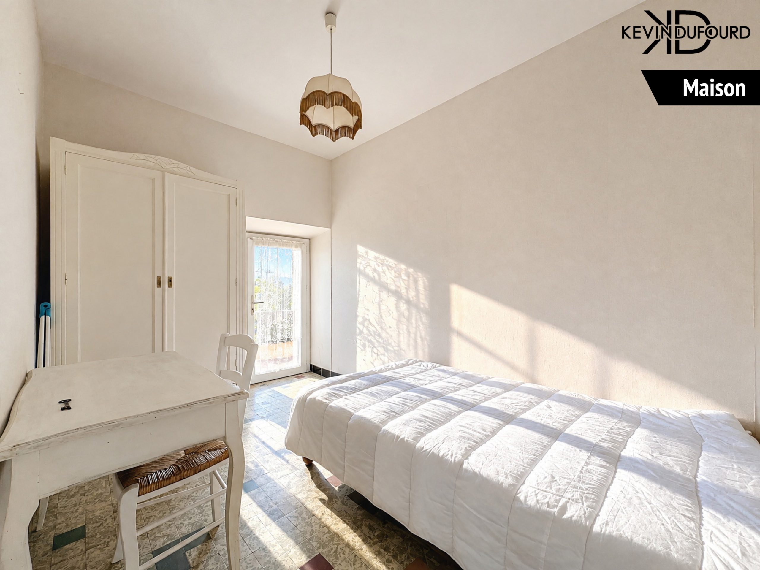 Ensemble immobilier de 140m² avec garage sur un terrain de 550m² à SAINT JULIEN DU SERRE