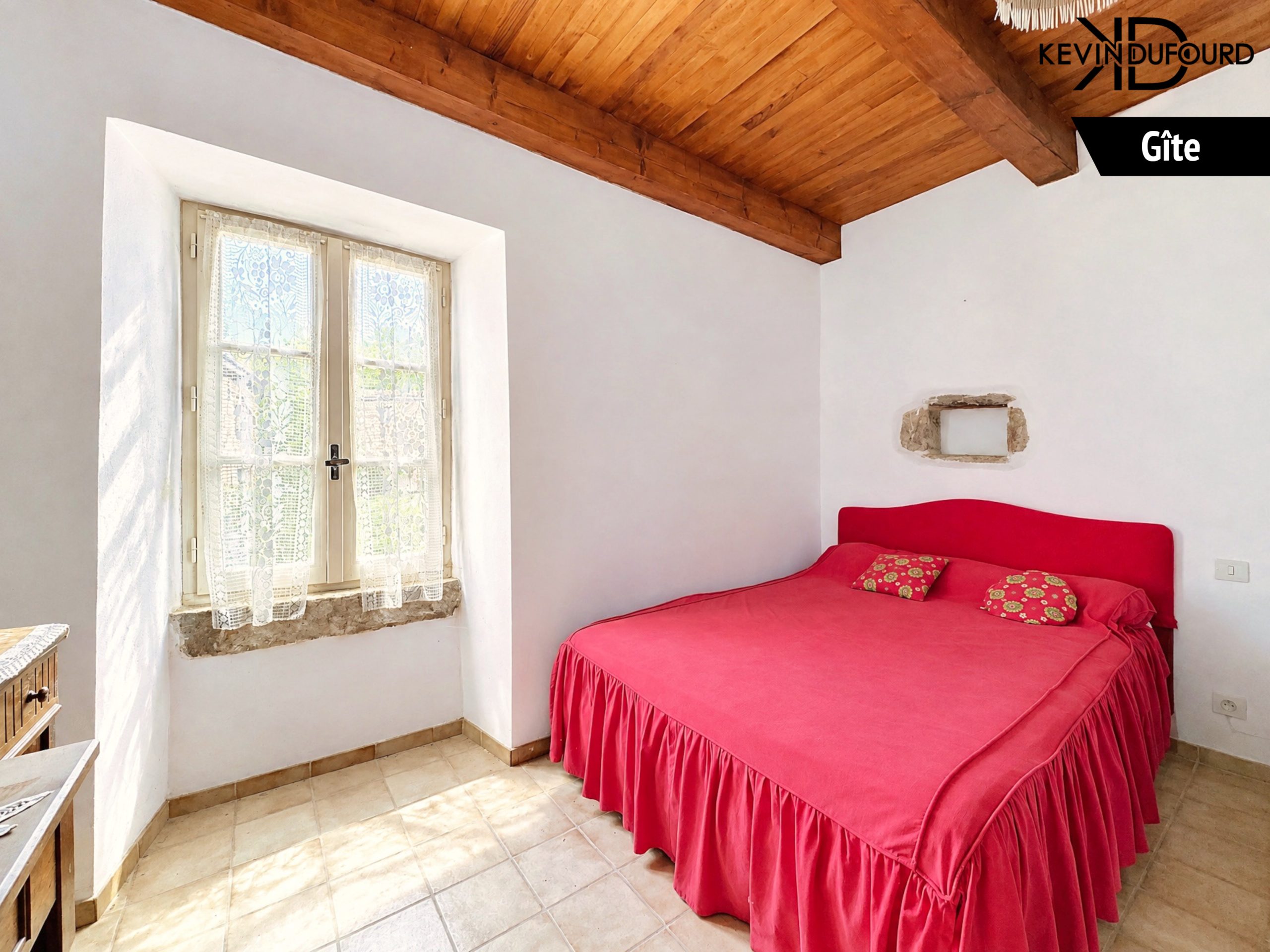 Ensemble immobilier de 140m² avec garage sur un terrain de 550m² à SAINT JULIEN DU SERRE