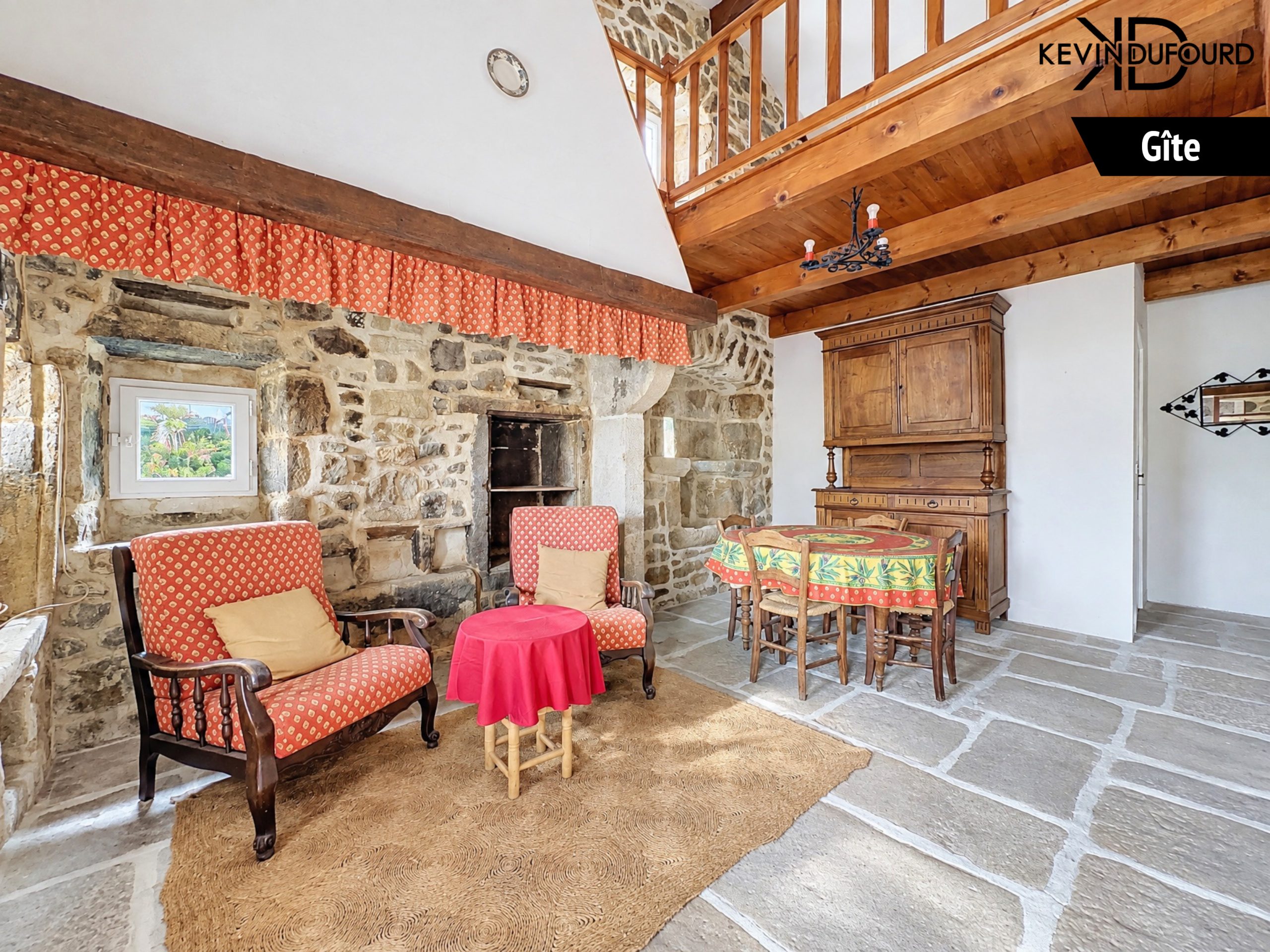 Ensemble immobilier de 140m² avec garage sur un terrain de 550m² à SAINT JULIEN DU SERRE