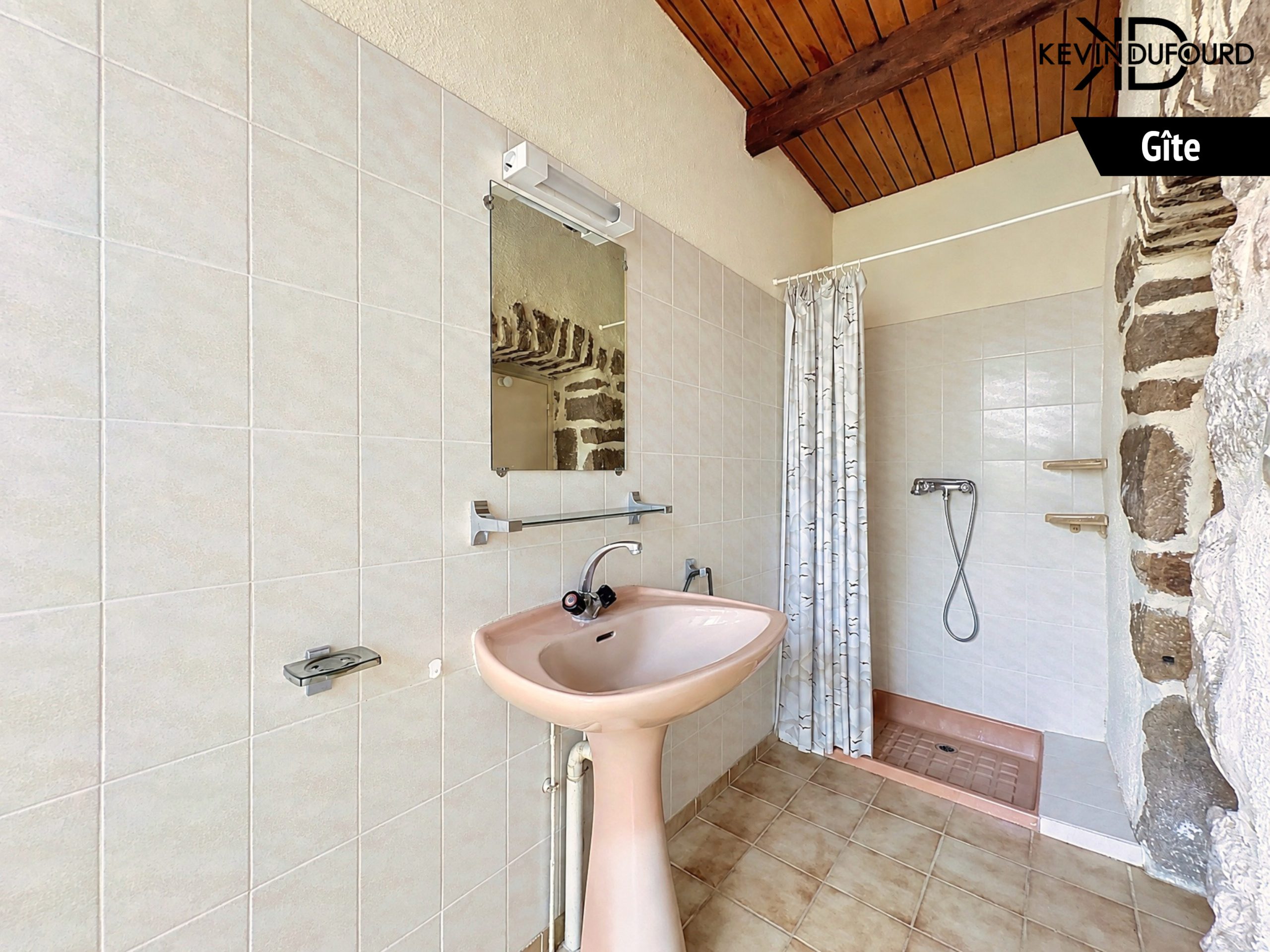 Ensemble immobilier de 140m² avec garage sur un terrain de 550m² à SAINT JULIEN DU SERRE