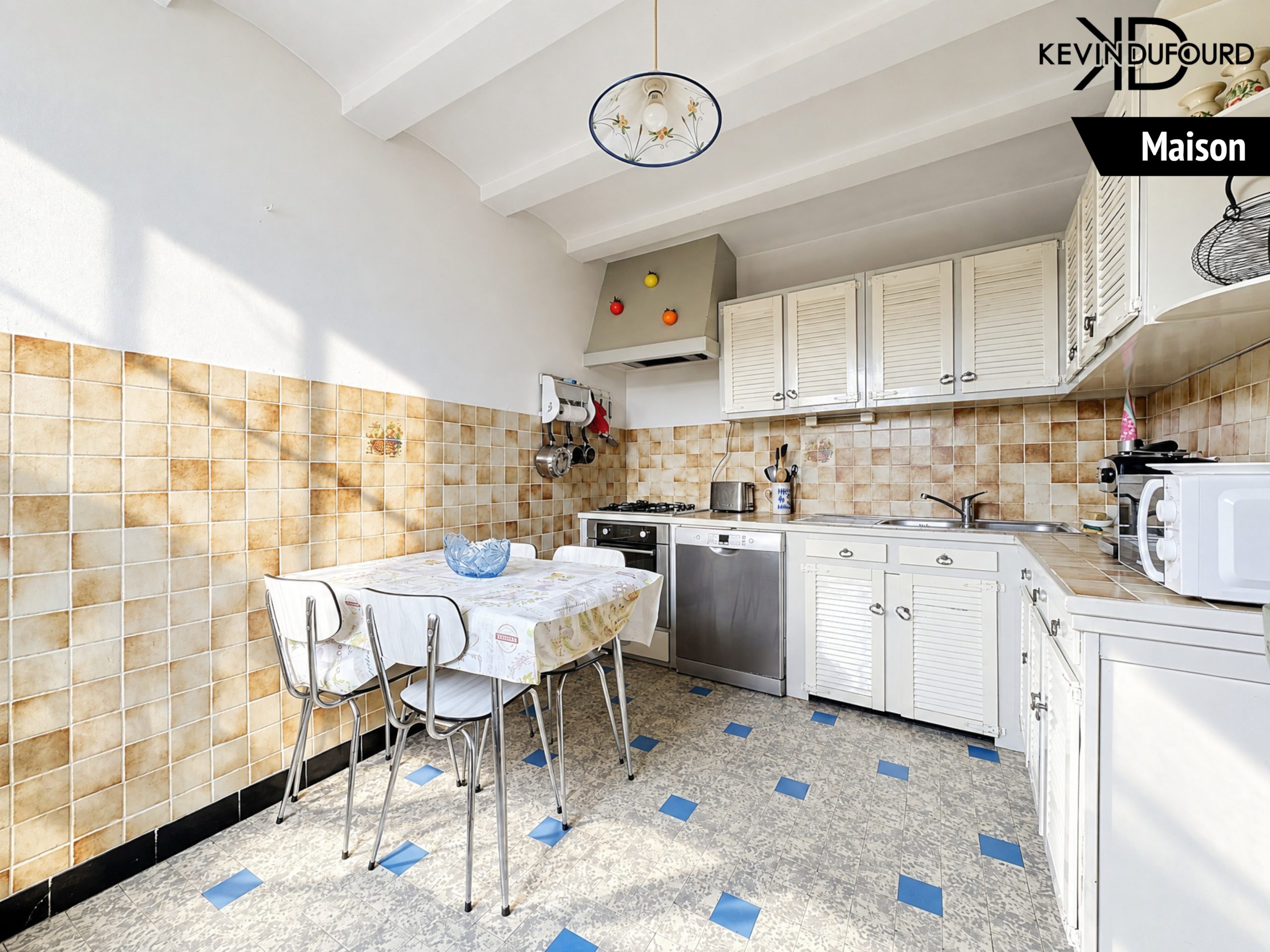 Ensemble immobilier de 140m² avec garage sur un terrain de 550m² à SAINT JULIEN DU SERRE