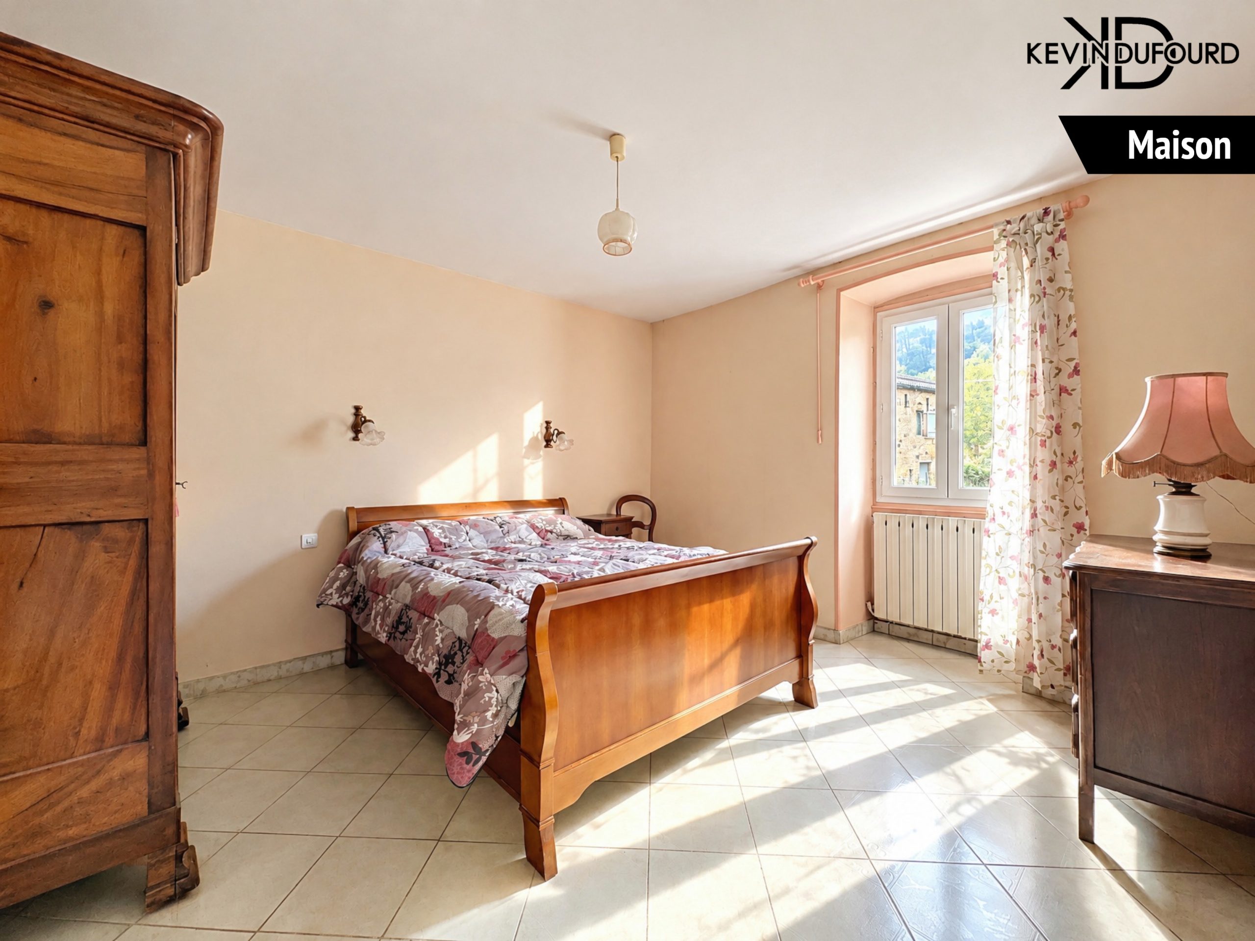 Ensemble immobilier de 140m² avec garage sur un terrain de 550m² à SAINT JULIEN DU SERRE