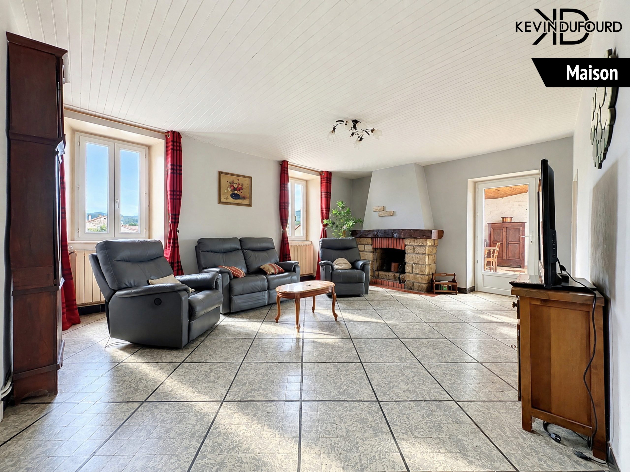 Ensemble immobilier de 140m² avec garage sur un terrain de 550m² à SAINT JULIEN DU SERRE