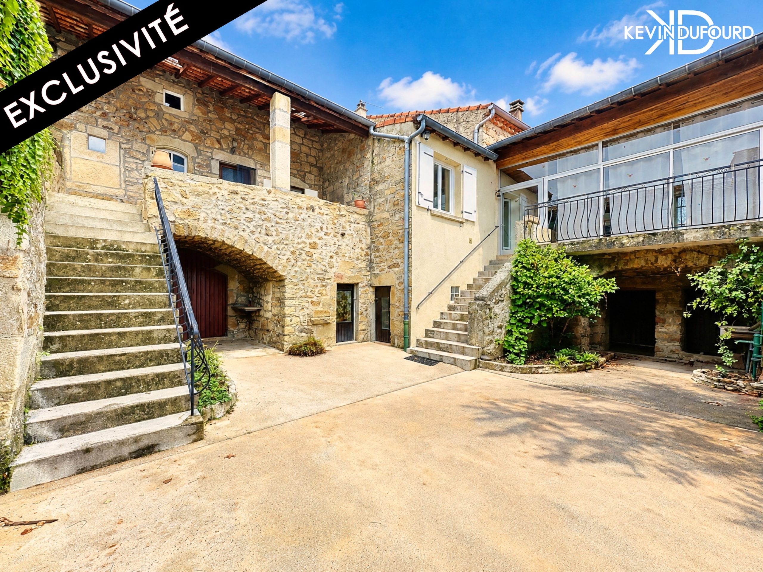 Ensemble immobilier de 140m² avec garage sur un terrain de 550m² à SAINT JULIEN DU SERRE