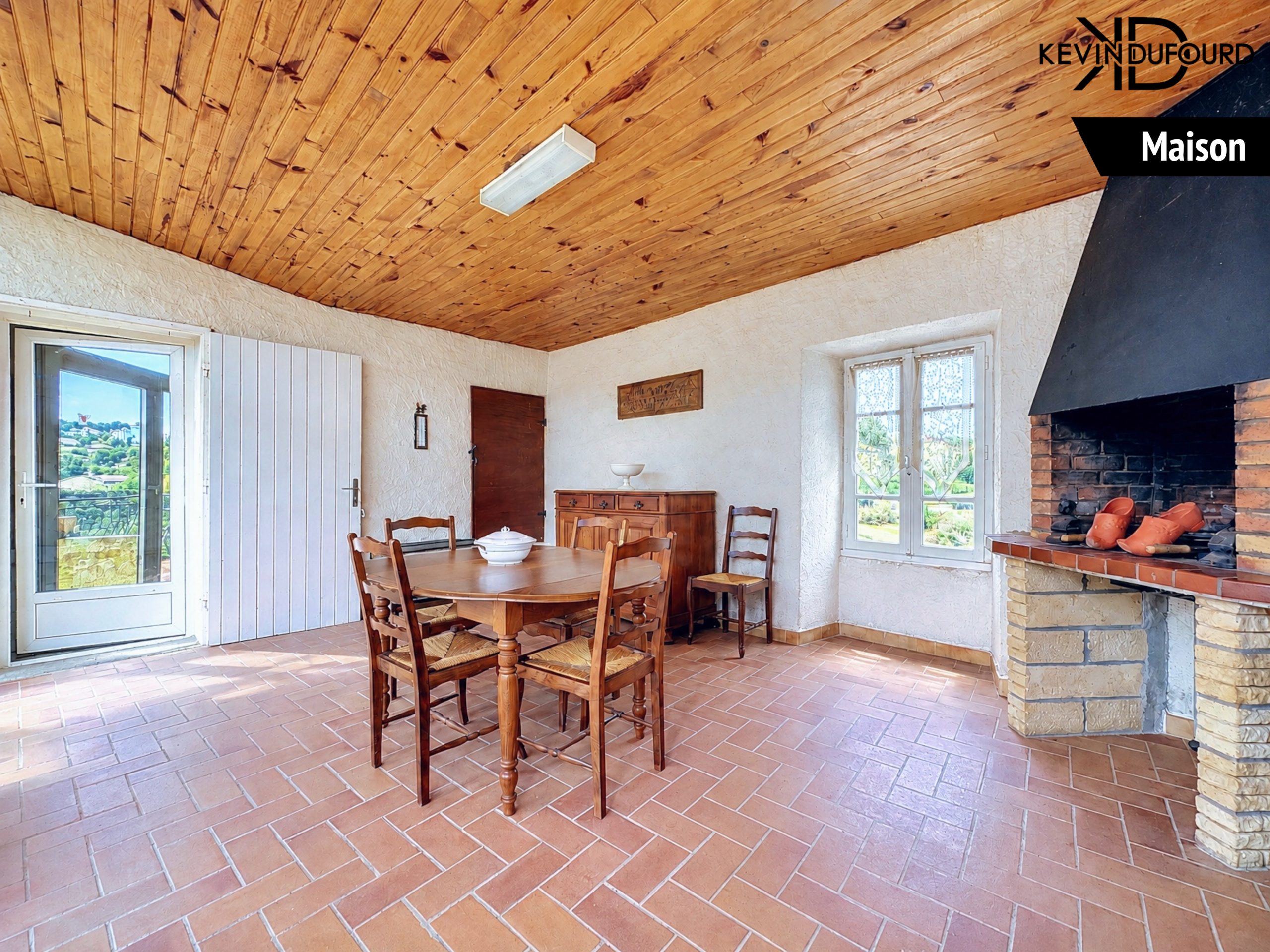 Ensemble immobilier de 140m² avec garage sur un terrain de 550m² à SAINT JULIEN DU SERRE